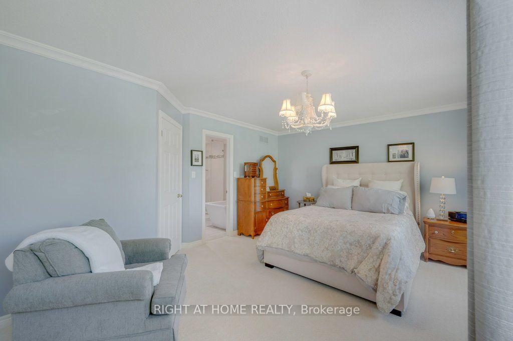 Photo 18 of 64 Foxborough Drive, Hamilton, Ancaster — HOMEH