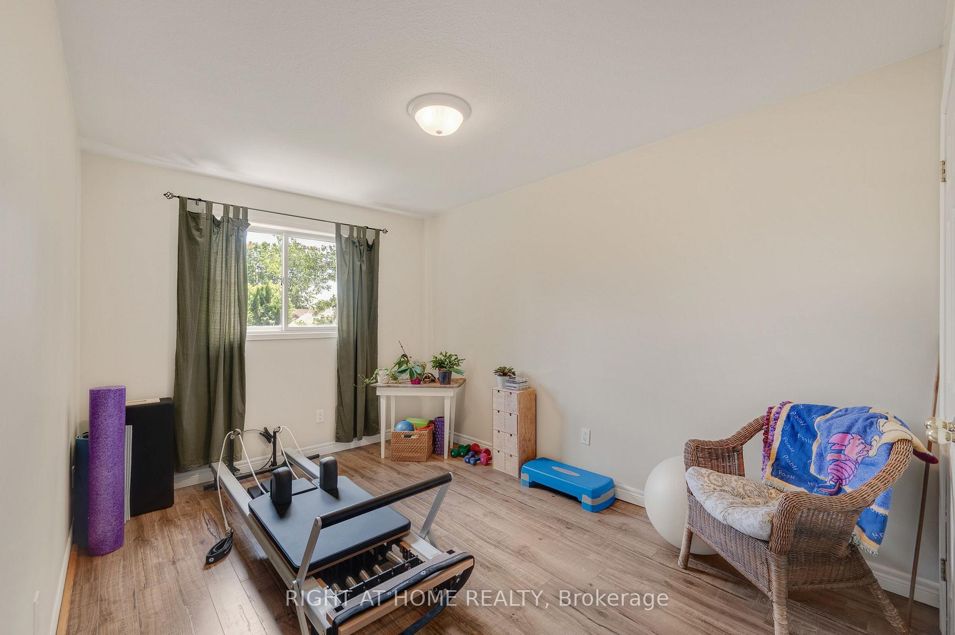 Photo 22 of 64 Foxborough Drive, Hamilton, Ancaster — HOMEH