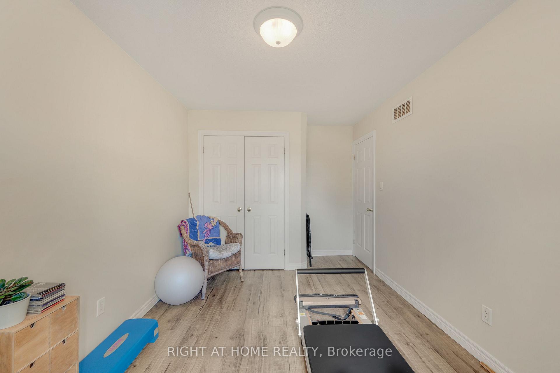 Photo 23 of 64 Foxborough Drive, Hamilton, Ancaster — HOMEH