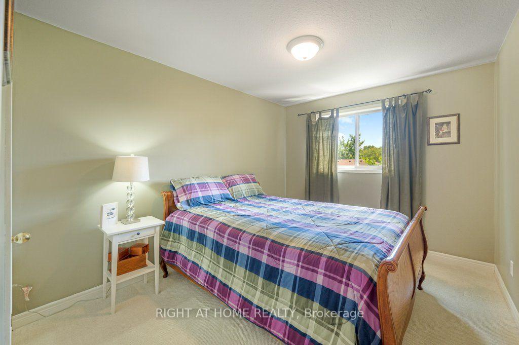Photo 24 of 64 Foxborough Drive, Hamilton, Ancaster — HOMEH