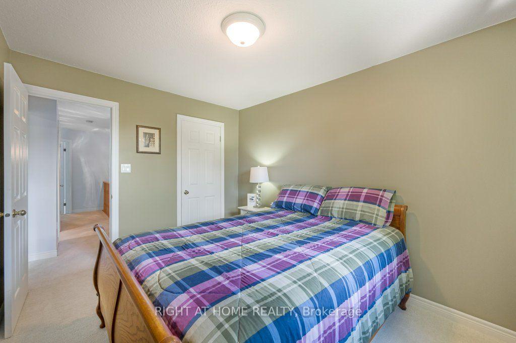 Photo 25 of 64 Foxborough Drive, Hamilton, Ancaster — HOMEH