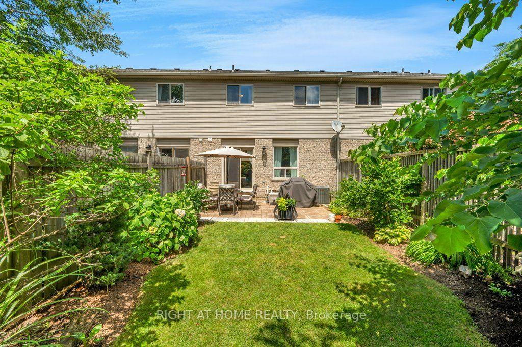 Photo 29 of 64 Foxborough Drive, Hamilton, Ancaster — HOMEH