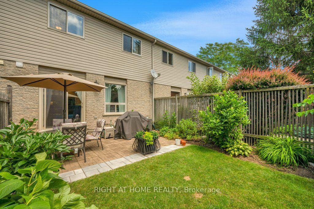 Photo 30 of 64 Foxborough Drive, Hamilton, Ancaster — HOMEH