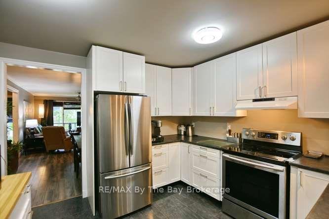 Photo 13 of 60 53rd Street S, Wasaga Beach — HOMEH