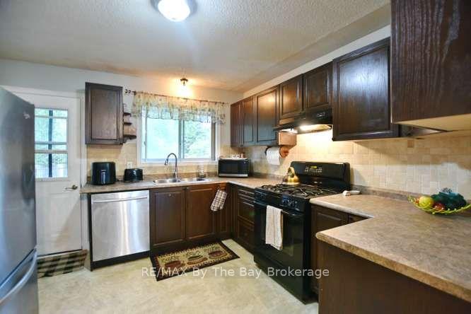 Photo 23 of 60 53rd Street S, Wasaga Beach — HOMEH