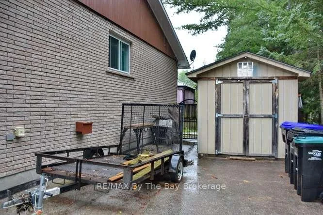 Photo 5 of 60 53rd Street S, Wasaga Beach — HOMEH