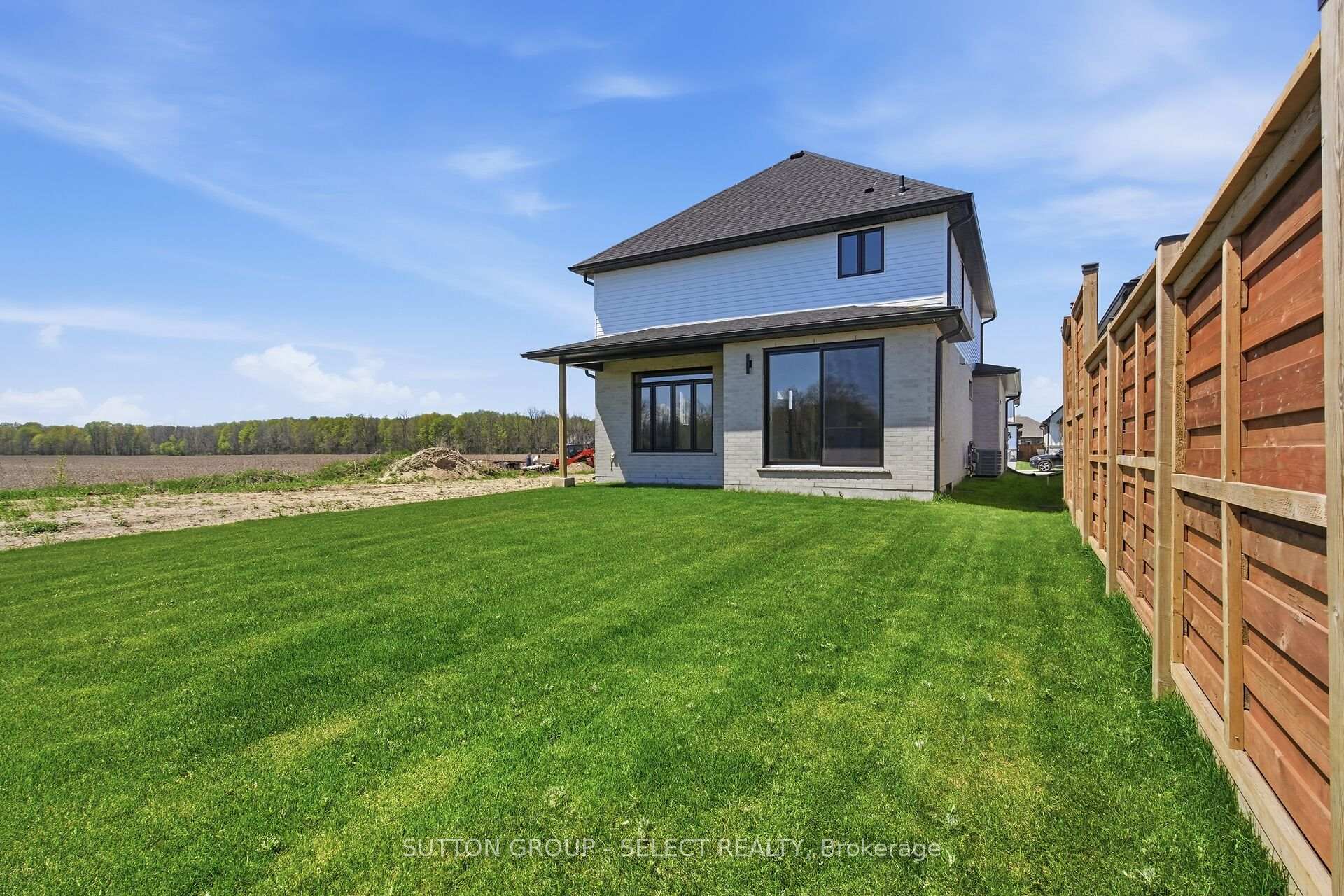 Photo 42 of 58 Briscoe Crescent, Strathroy-Caradoc, NE — HOMEH