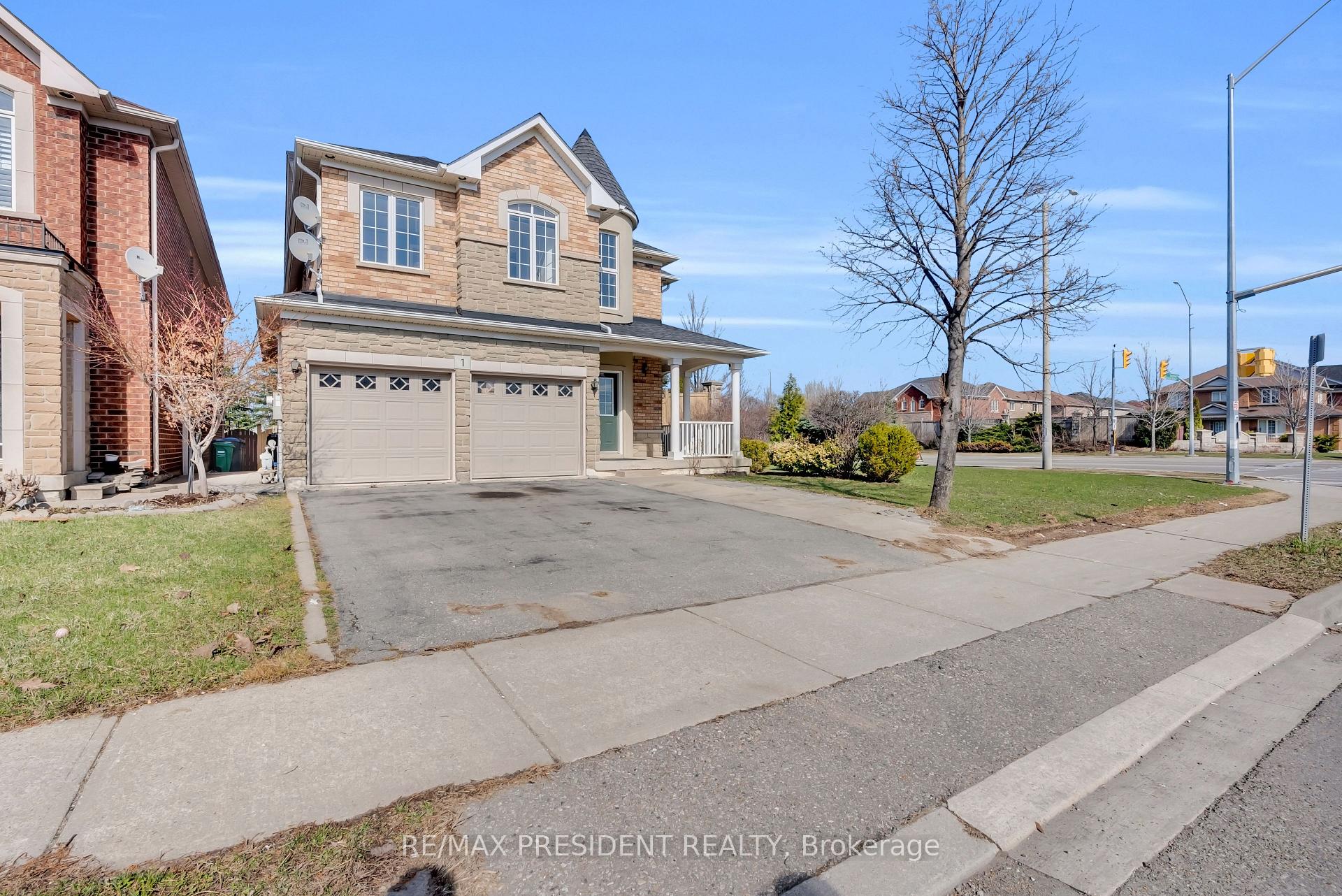 Photo 3 of 1 Crown Victoria Drive, Brampton, Fletcher's Meadow — HOMEH