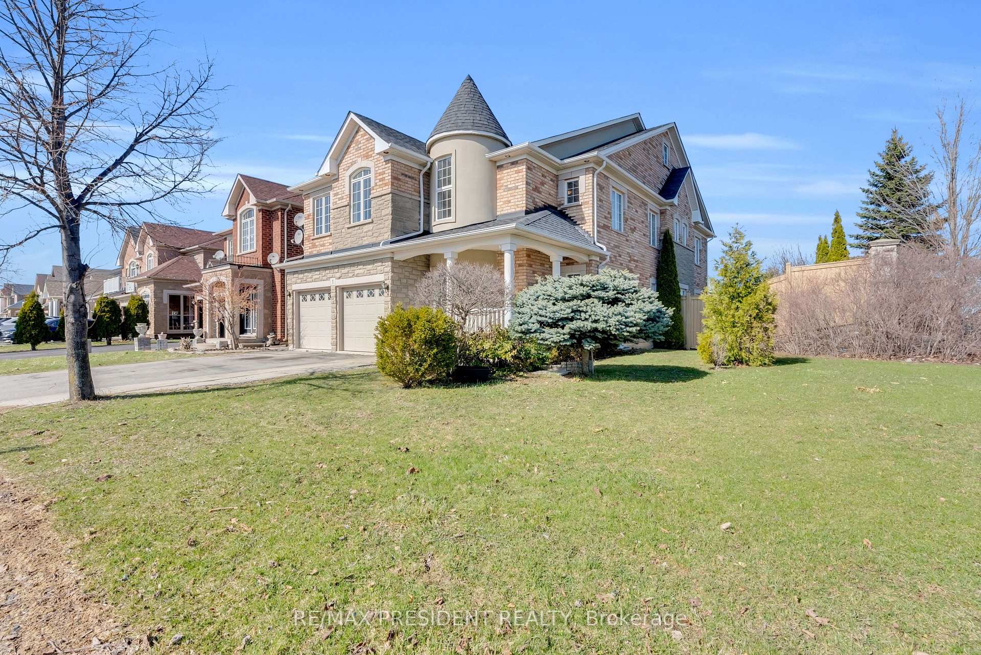 Photo 4 of 1 Crown Victoria Drive, Brampton, Fletcher's Meadow — HOMEH