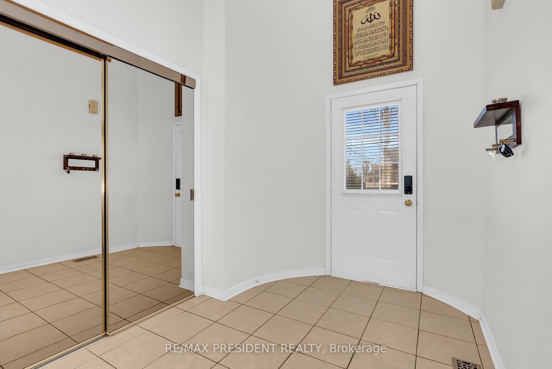 Photo 5 of 1 Crown Victoria Drive, Brampton, Fletcher's Meadow — HOMEH