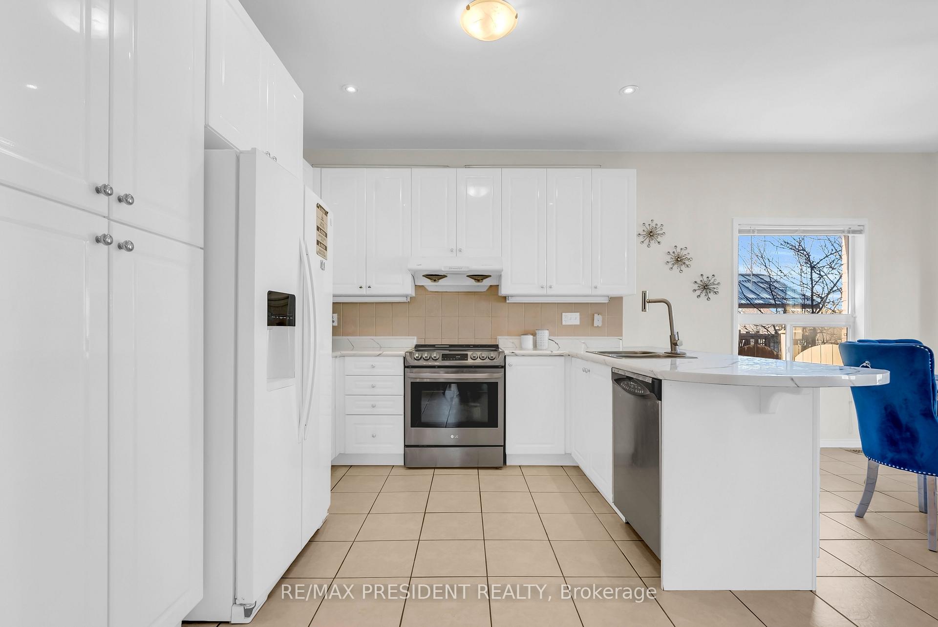 Photo 15 of 1 Crown Victoria Drive, Brampton, Fletcher's Meadow — HOMEH