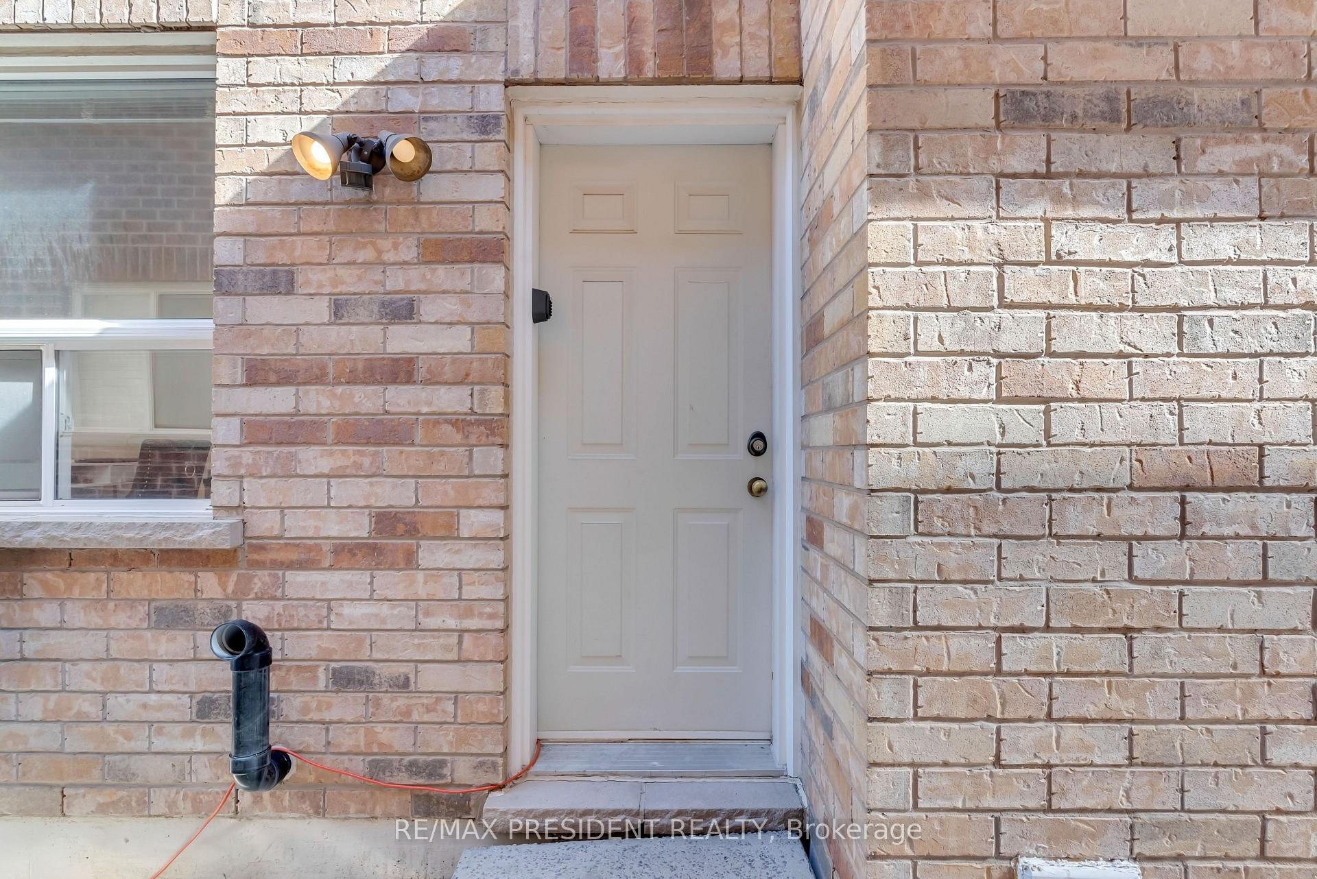 Photo 45 of 1 Crown Victoria Drive, Brampton, Fletcher's Meadow — HOMEH