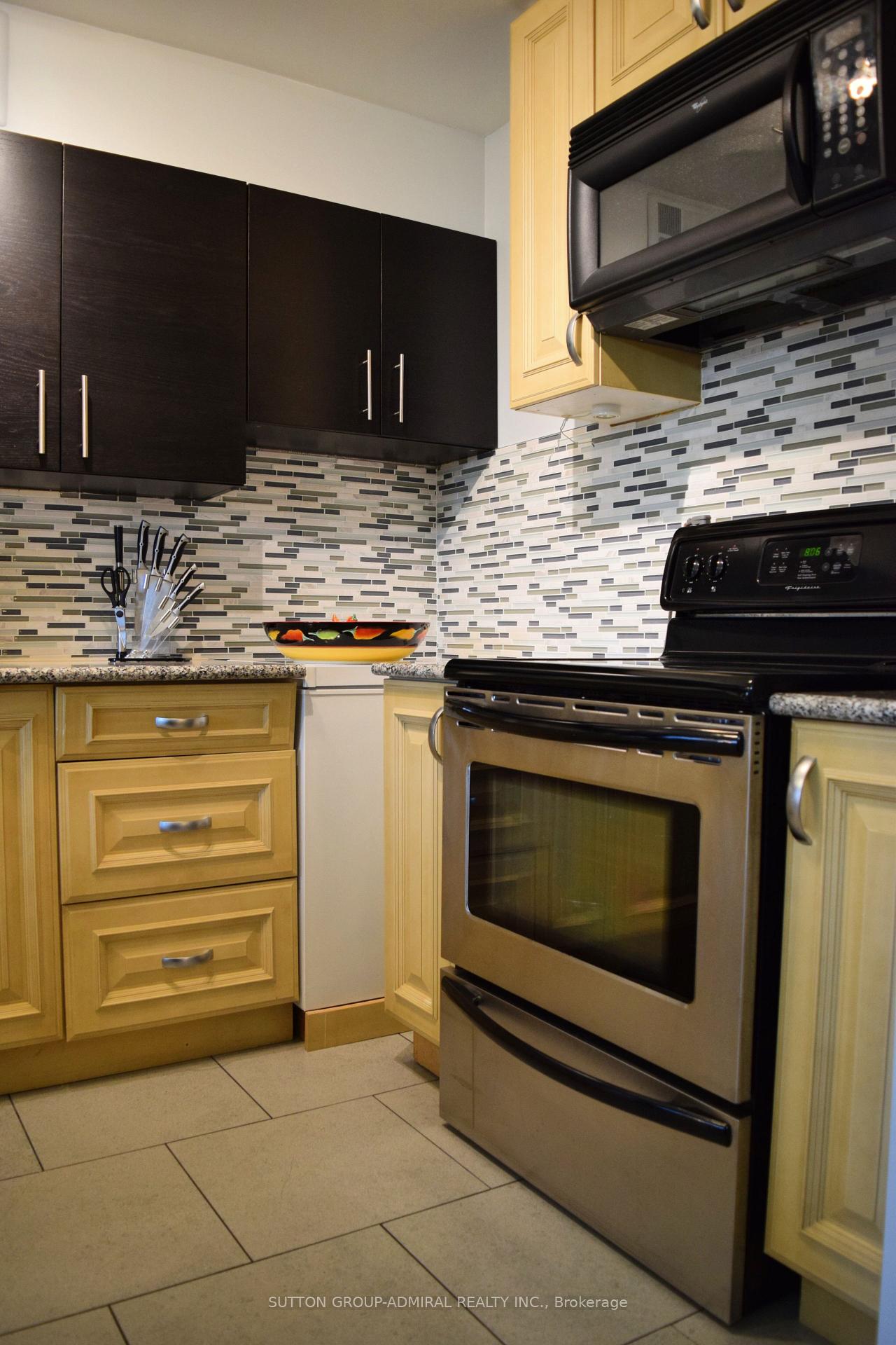 Photo 12 of Unit 804, 260 Scarlett Road, Toronto, Rockcliffe-Smythe — HOMEH