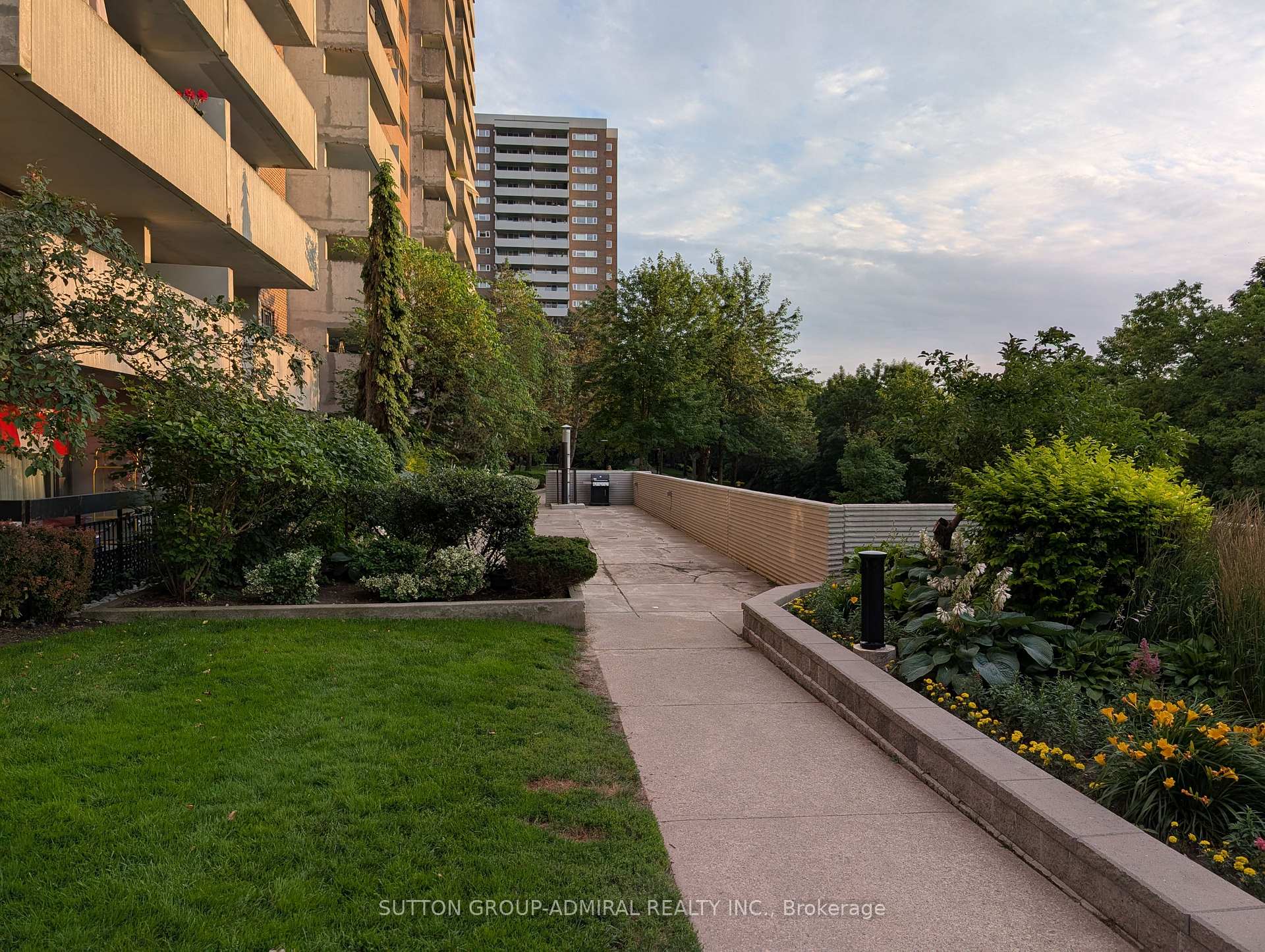 Photo 37 of Unit 804, 260 Scarlett Road, Toronto, Rockcliffe-Smythe — HOMEH