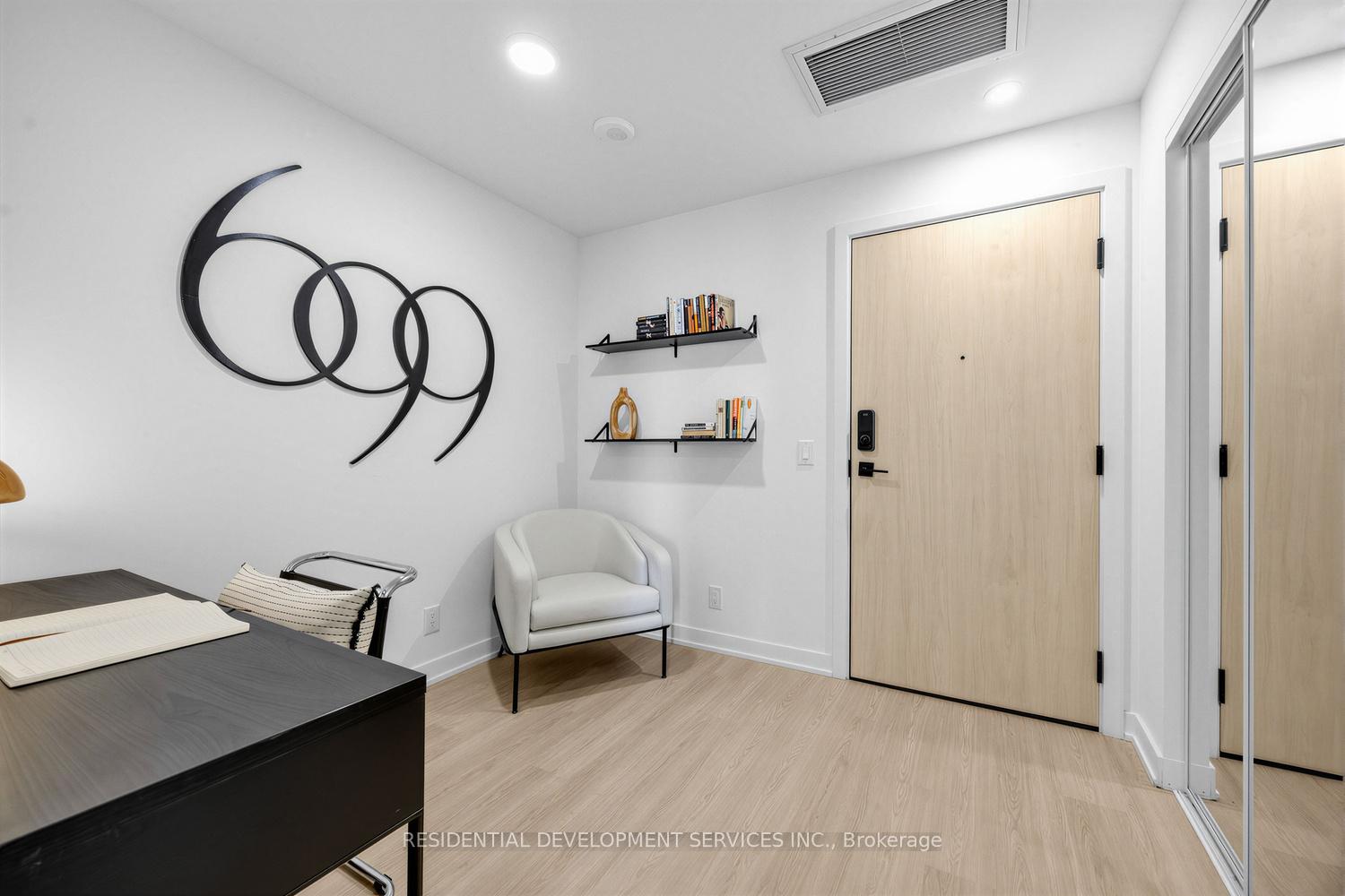 Photo 3 of Unit 226, 699 Sheppard Avenue E, North York, Bayview Village — HOMEH