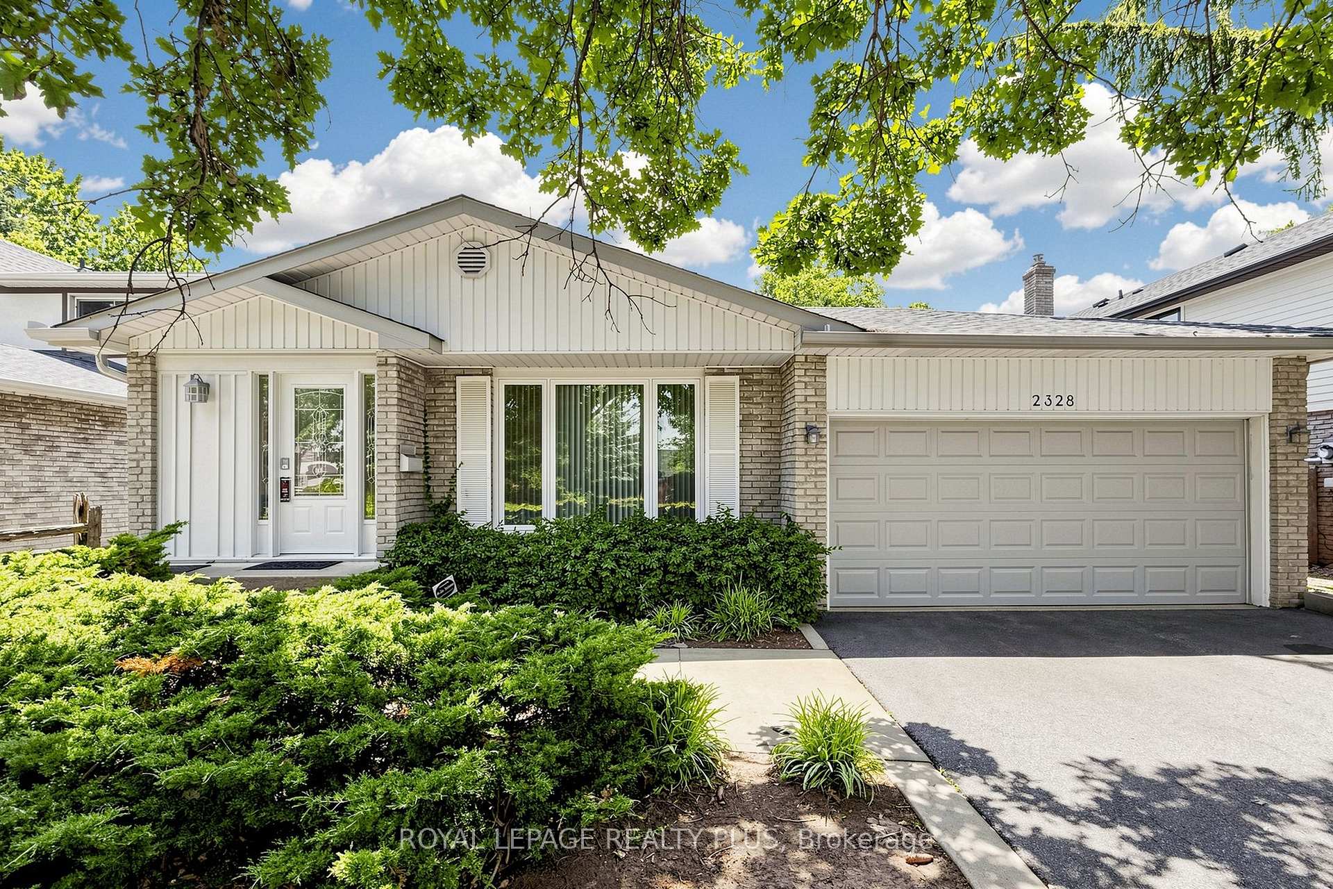 Photo 1 of 2328 Yolanda Drive, Oakville, West — HOMEH