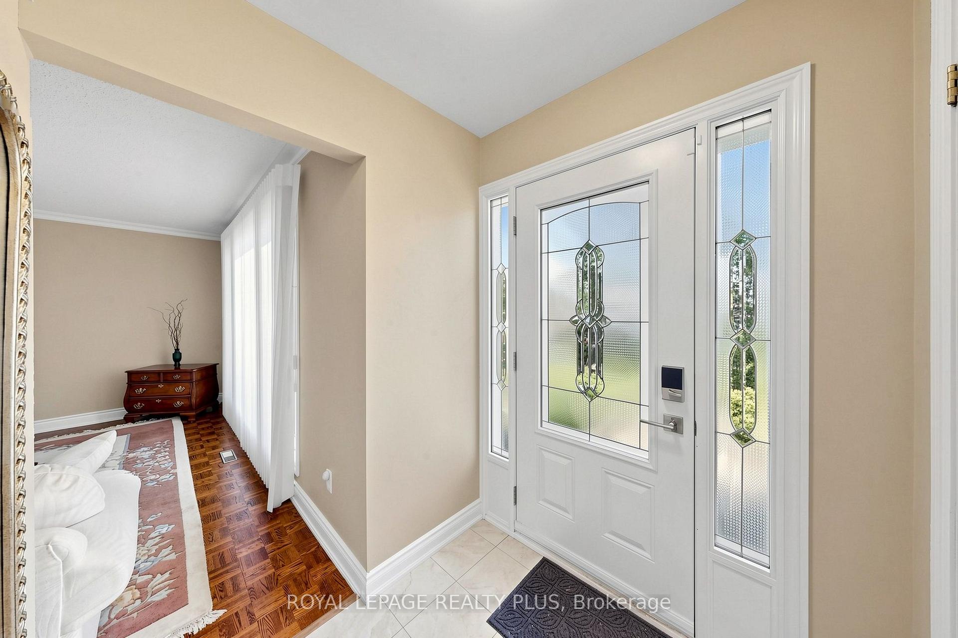 Photo 2 of 2328 Yolanda Drive, Oakville, West — HOMEH