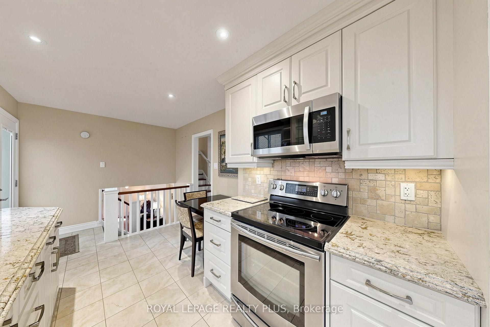 Photo 6 of 2328 Yolanda Drive, Oakville, West — HOMEH