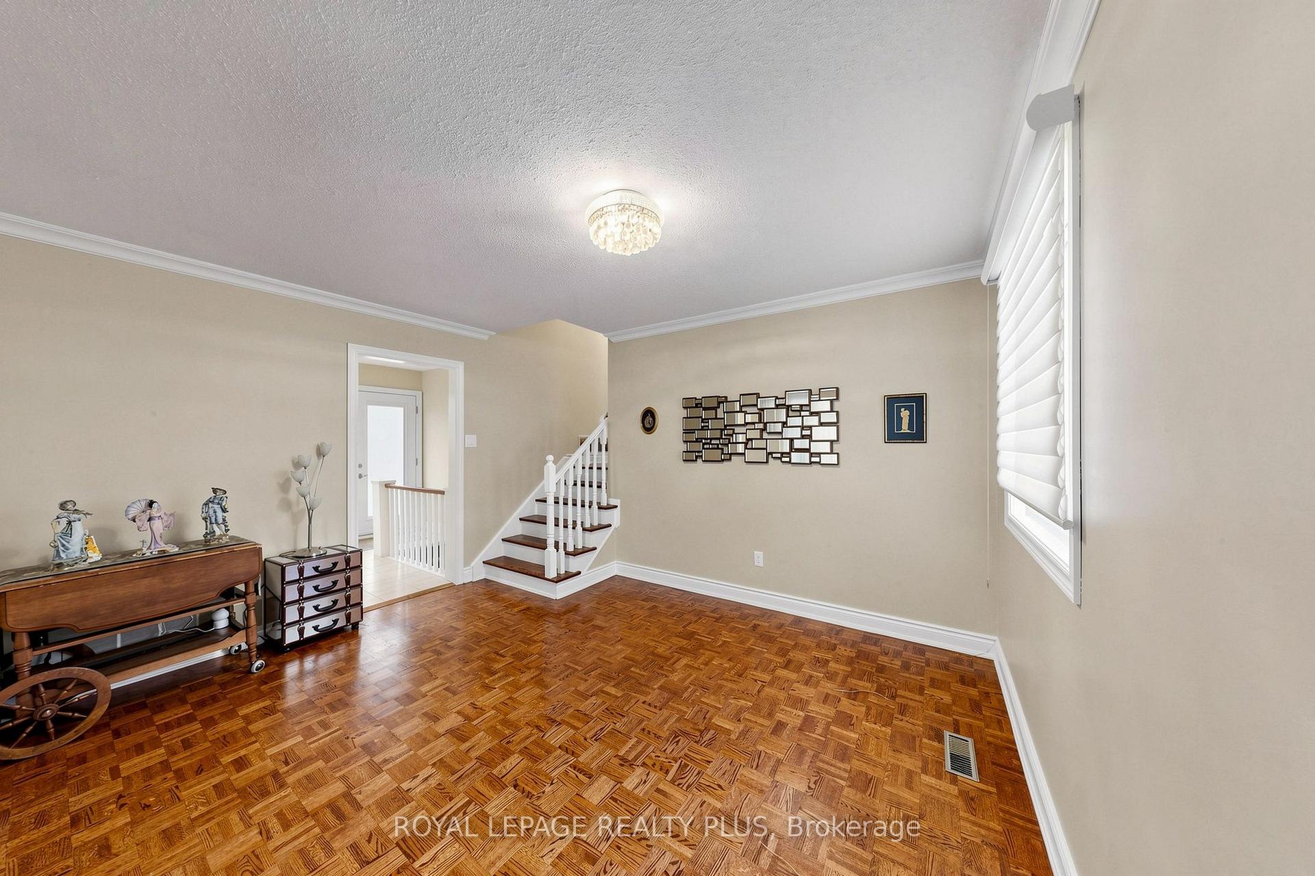 Photo 10 of 2328 Yolanda Drive, Oakville, West — HOMEH