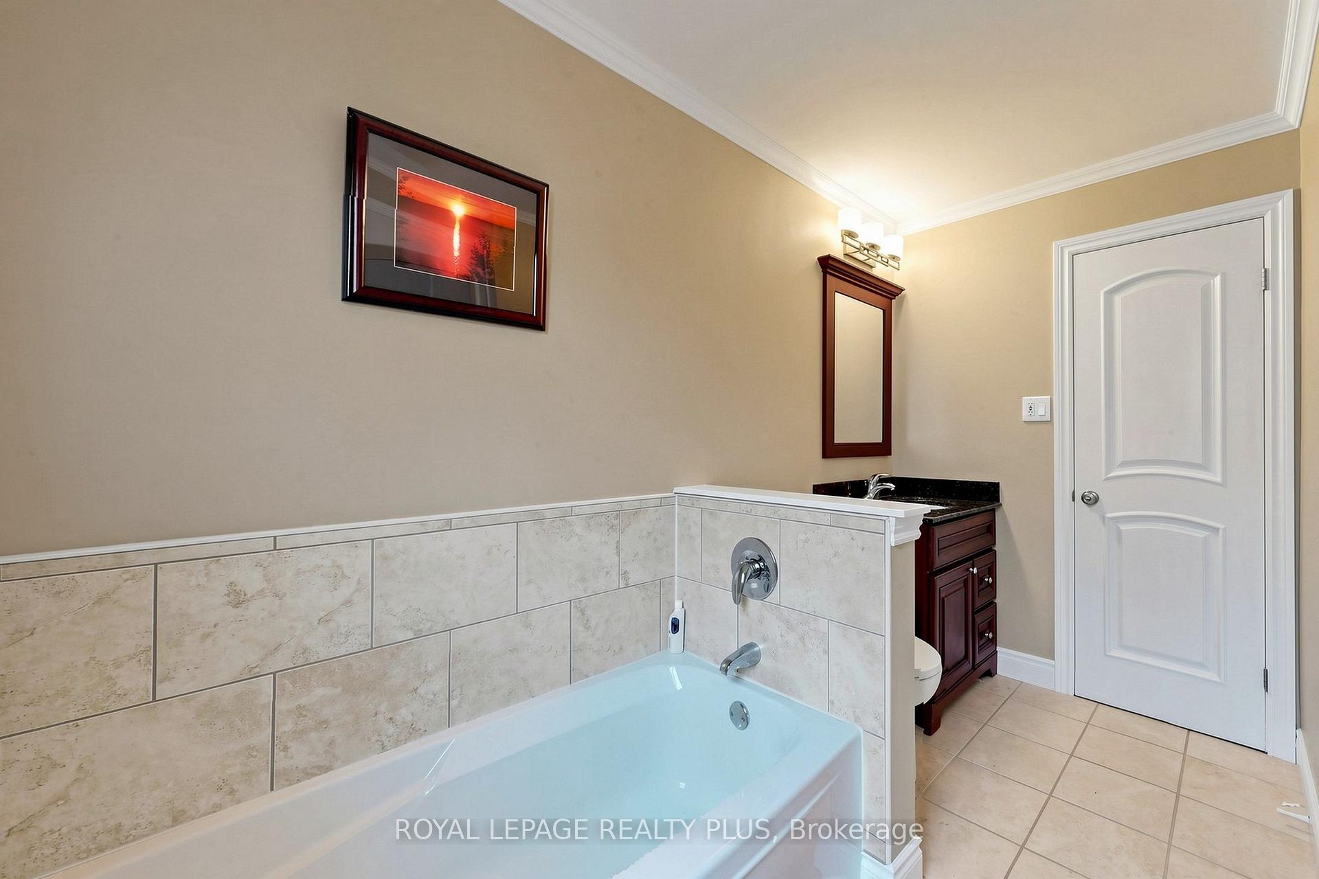 Photo 13 of 2328 Yolanda Drive, Oakville, West — HOMEH