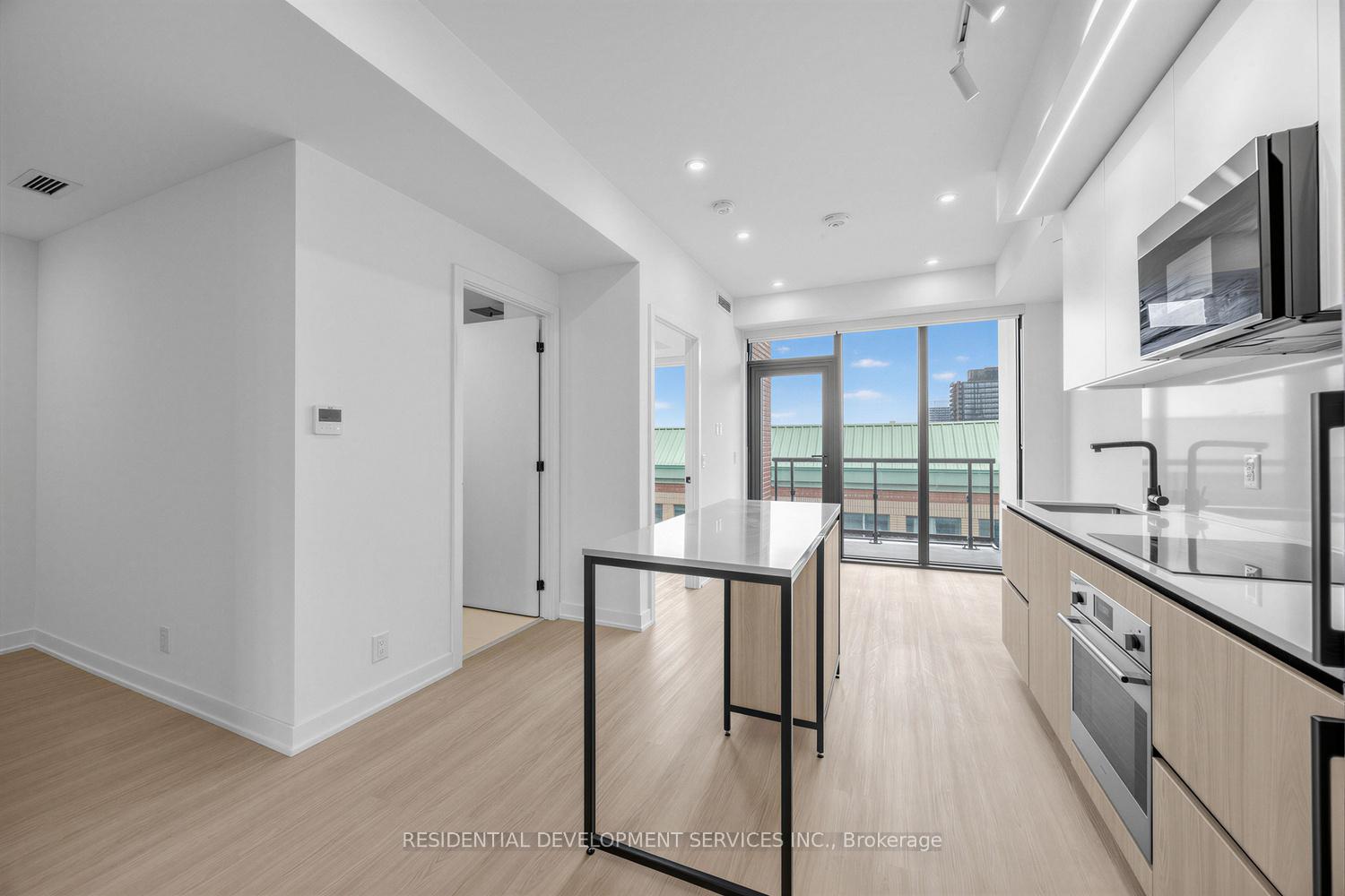 Photo 3 of Unit 505, 699 Sheppard Avenue E, North York, Bayview Village — HOMEH