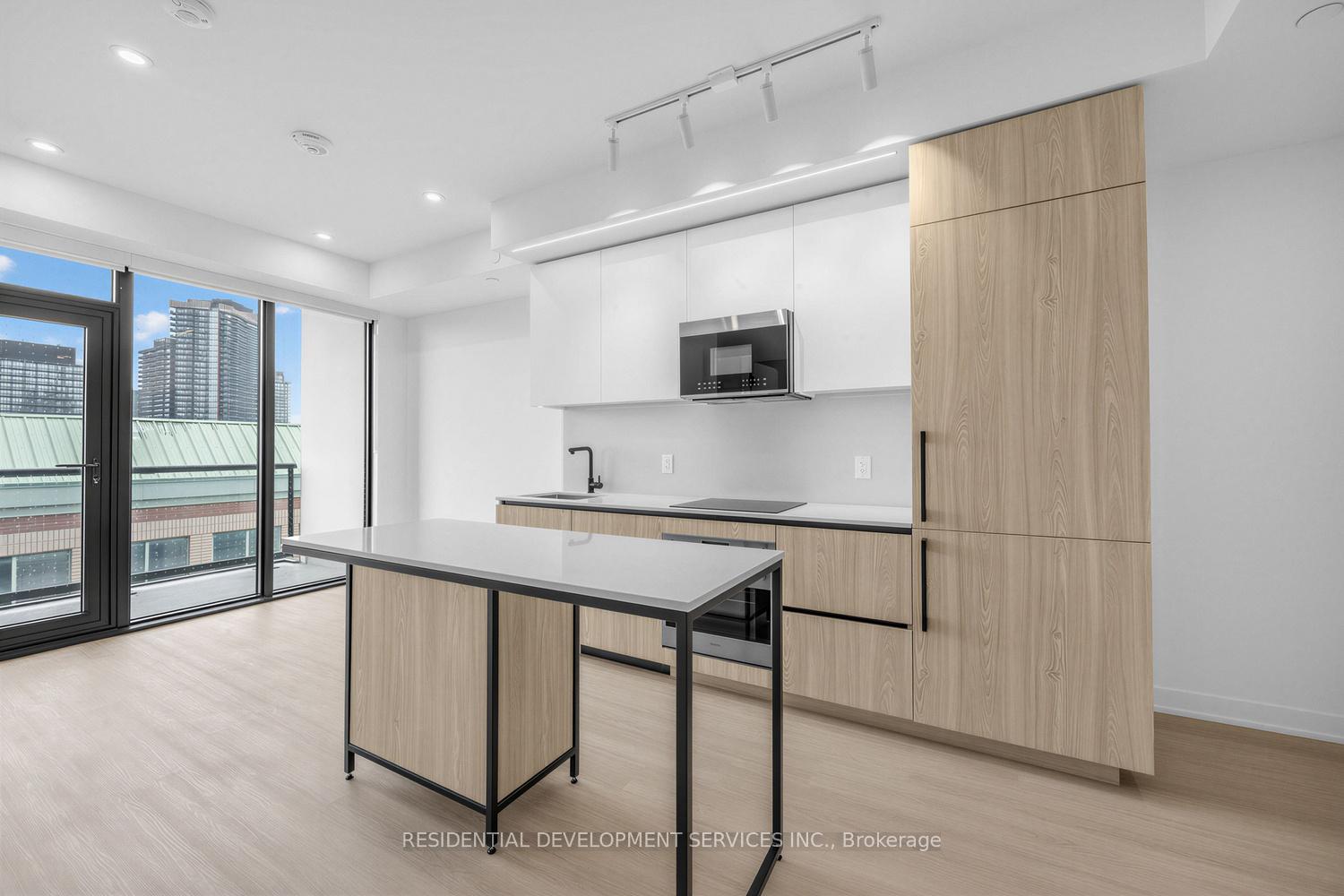 Photo 6 of Unit 505, 699 Sheppard Avenue E, North York, Bayview Village — HOMEH