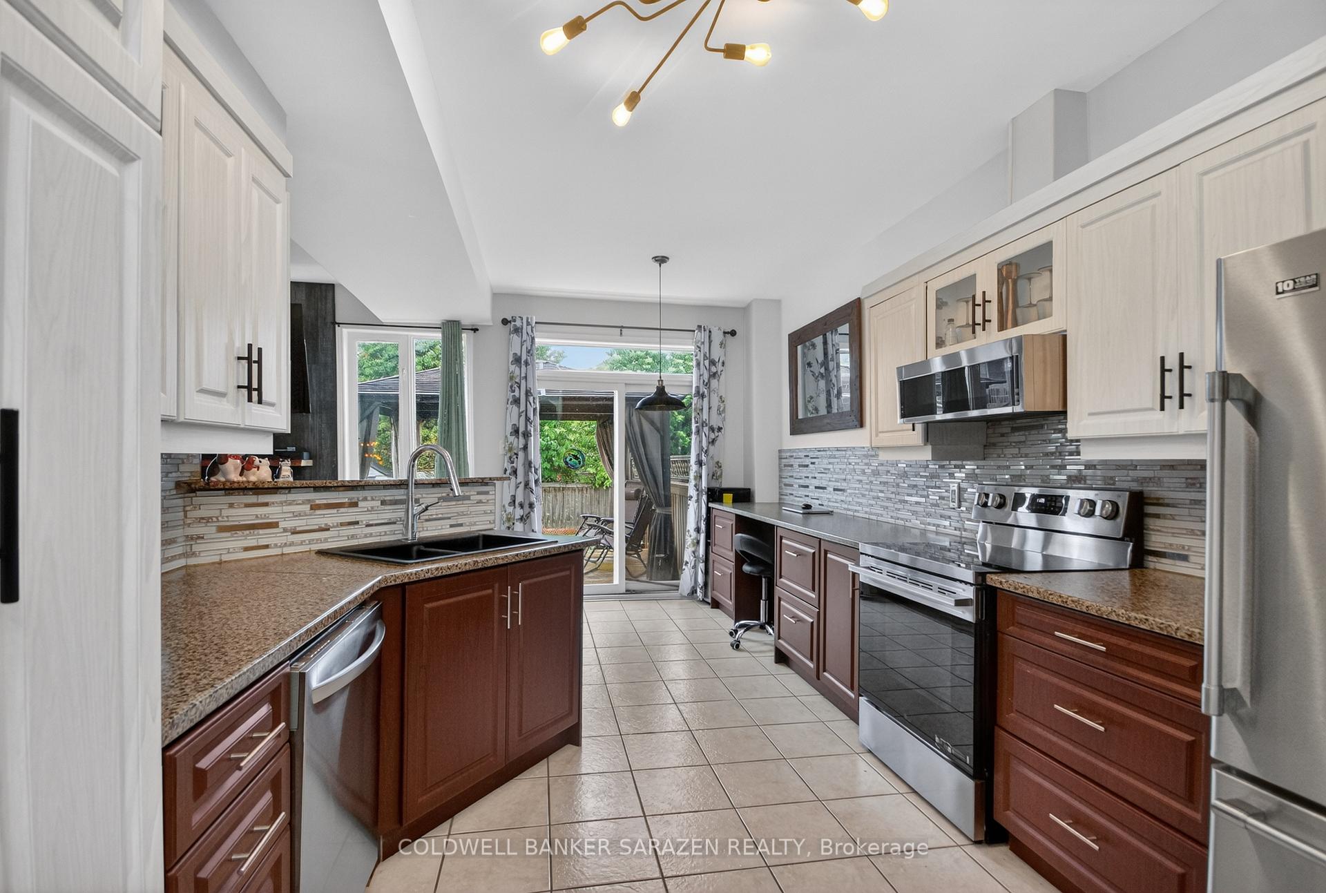 Photo 5 of 3 Castle Glen Crescent, Ottawa, Kanata - Glencairn/Hazeldean — HOMEH