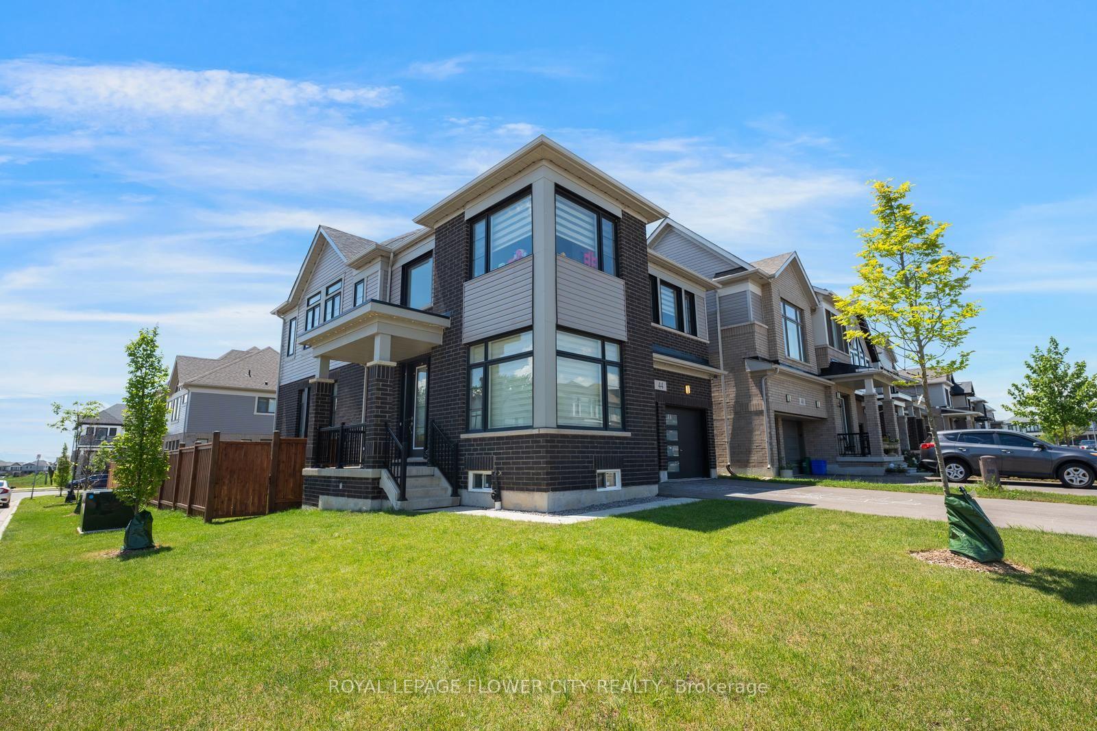 Photo 2 of 44 Weylie Street, Hamilton, Mount Hope — HOMEH