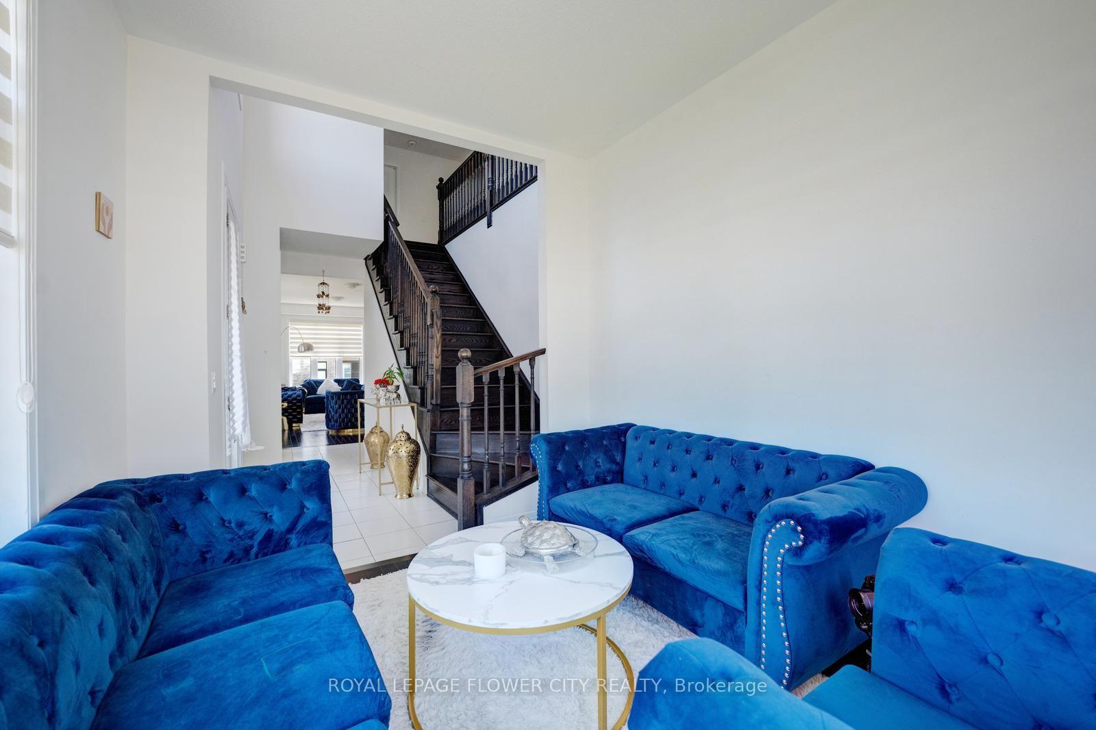 Photo 13 of 44 Weylie Street, Hamilton, Mount Hope — HOMEH