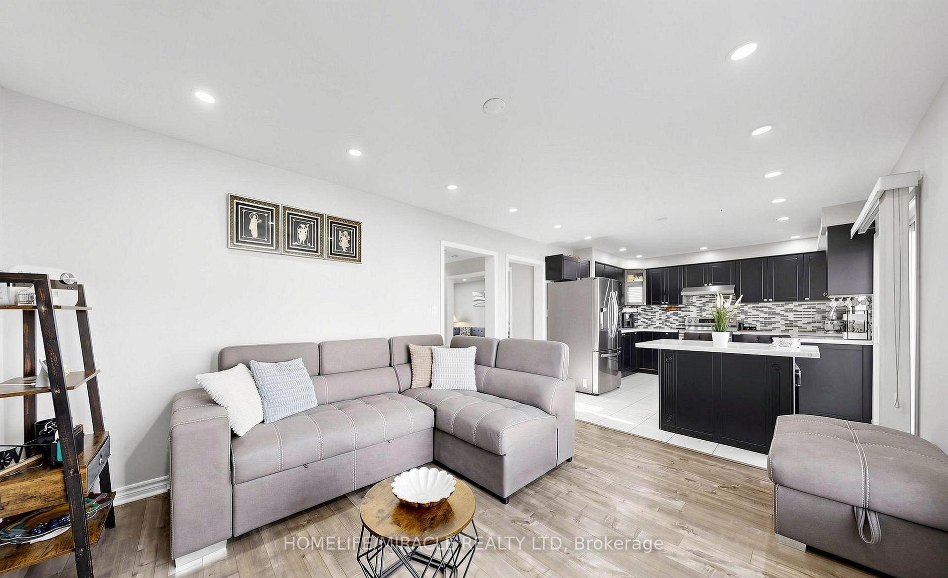 Photo 10 of 361 Brisdale Drive N, Brampton, Fletcher's Meadow — HOMEH