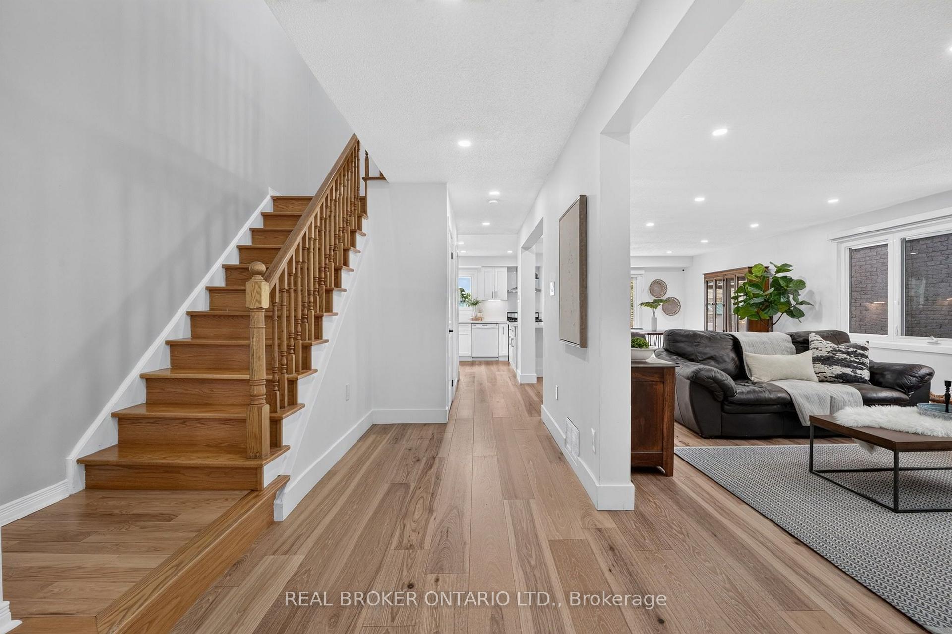 Photo 5 of 1491 Evenside Crescent, Mississauga, East Credit — HOMEH