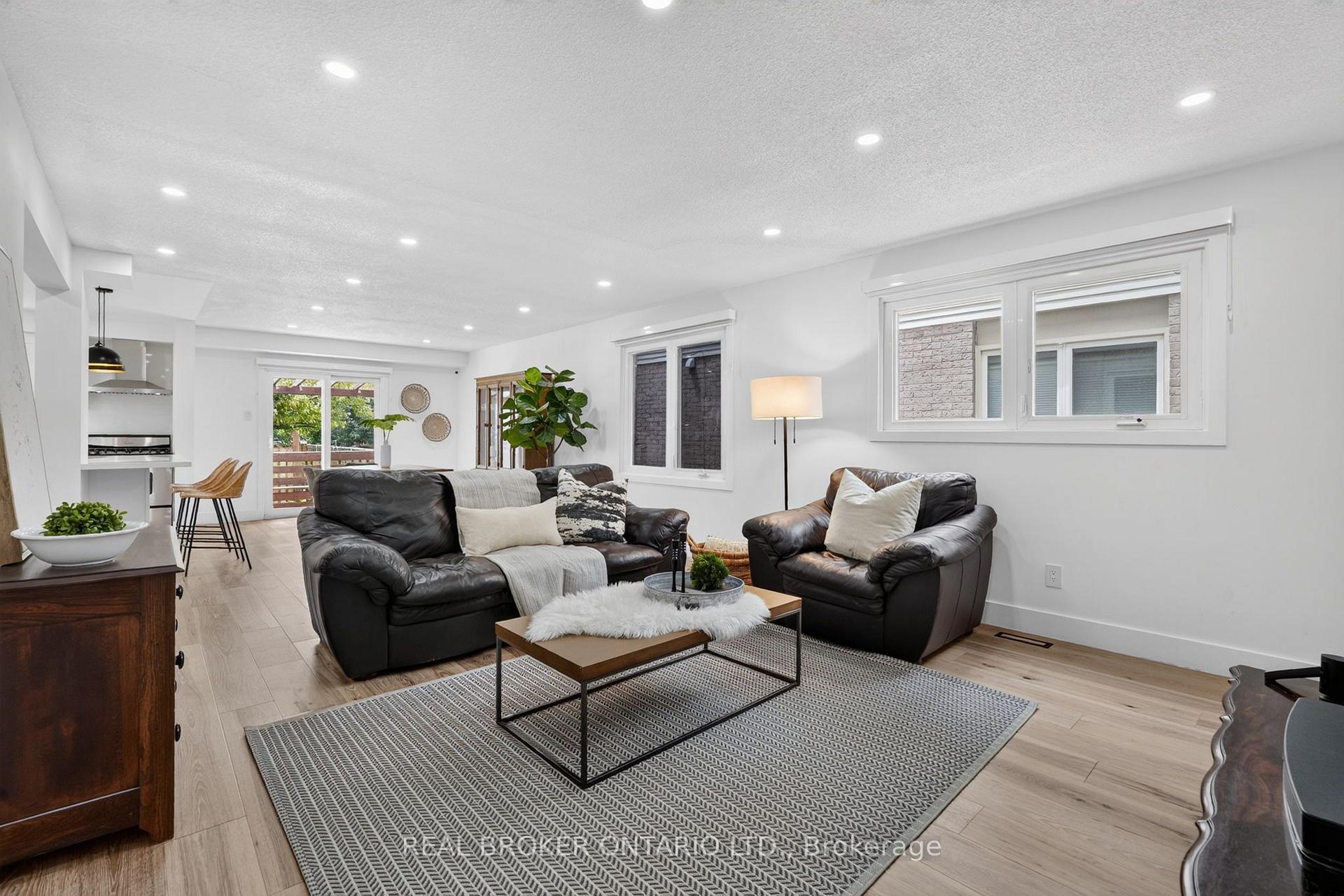 Photo 6 of 1491 Evenside Crescent, Mississauga, East Credit — HOMEH