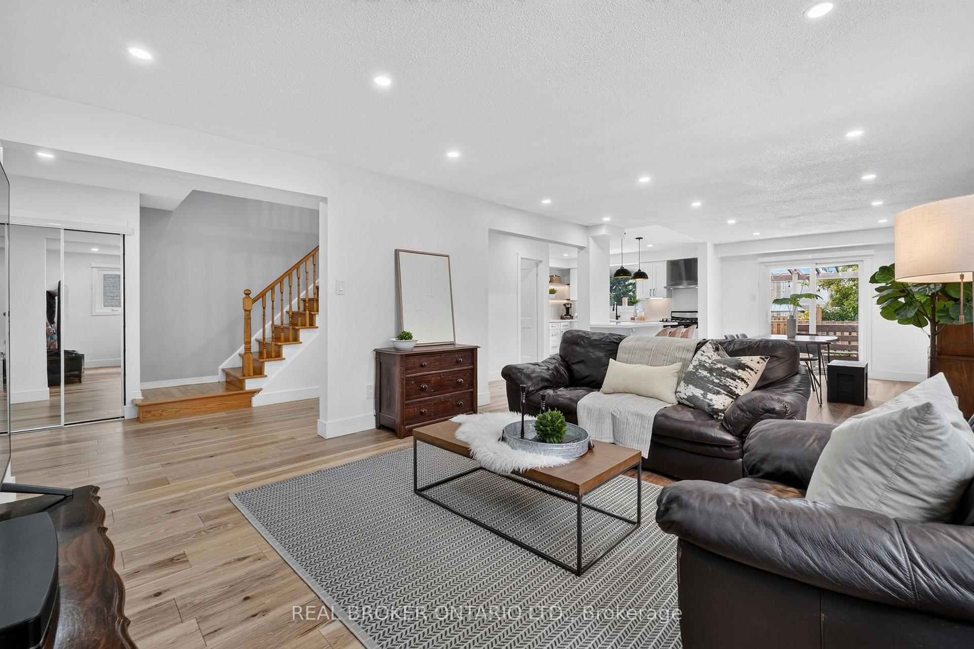 Photo 7 of 1491 Evenside Crescent, Mississauga, East Credit — HOMEH