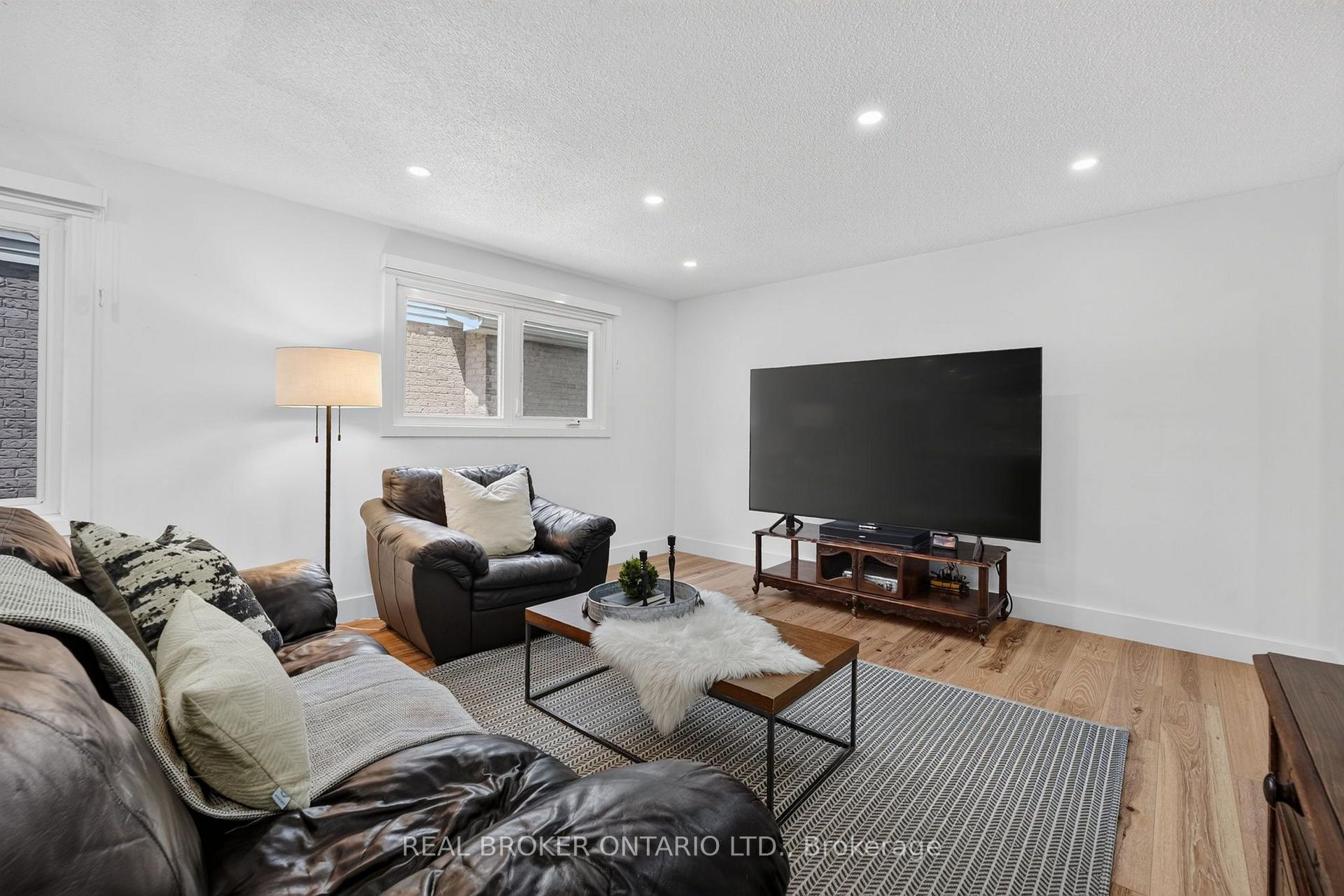 Photo 8 of 1491 Evenside Crescent, Mississauga, East Credit — HOMEH
