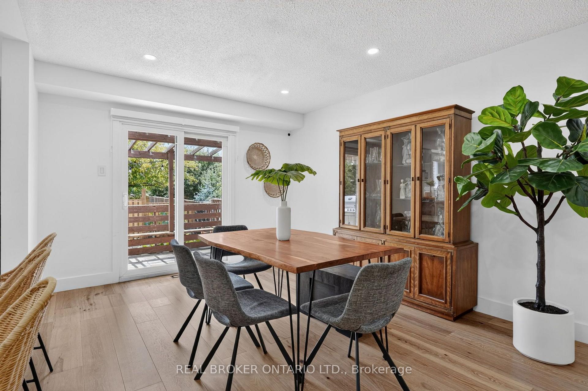 Photo 9 of 1491 Evenside Crescent, Mississauga, East Credit — HOMEH