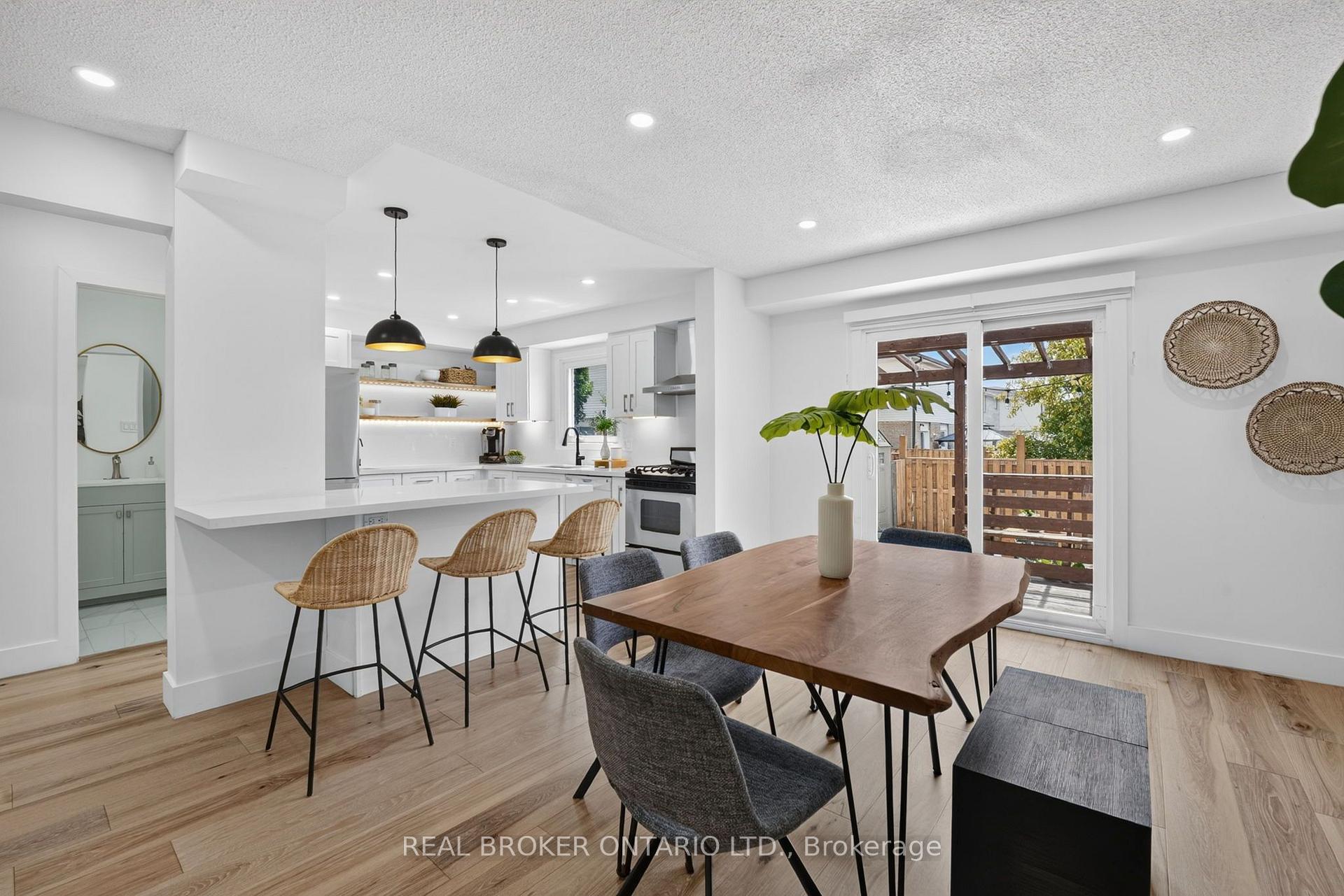 Photo 10 of 1491 Evenside Crescent, Mississauga, East Credit — HOMEH