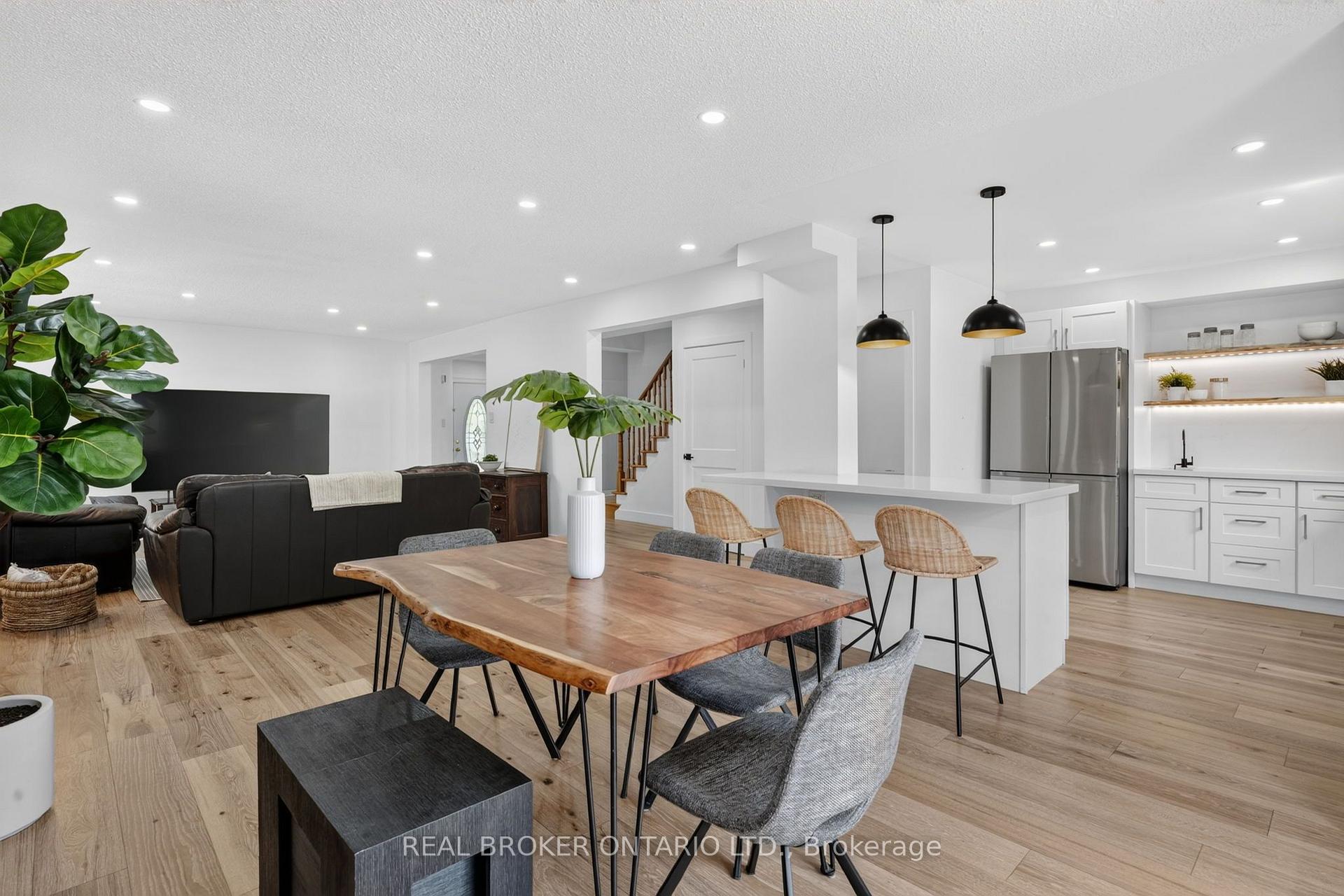 Photo 11 of 1491 Evenside Crescent, Mississauga, East Credit — HOMEH