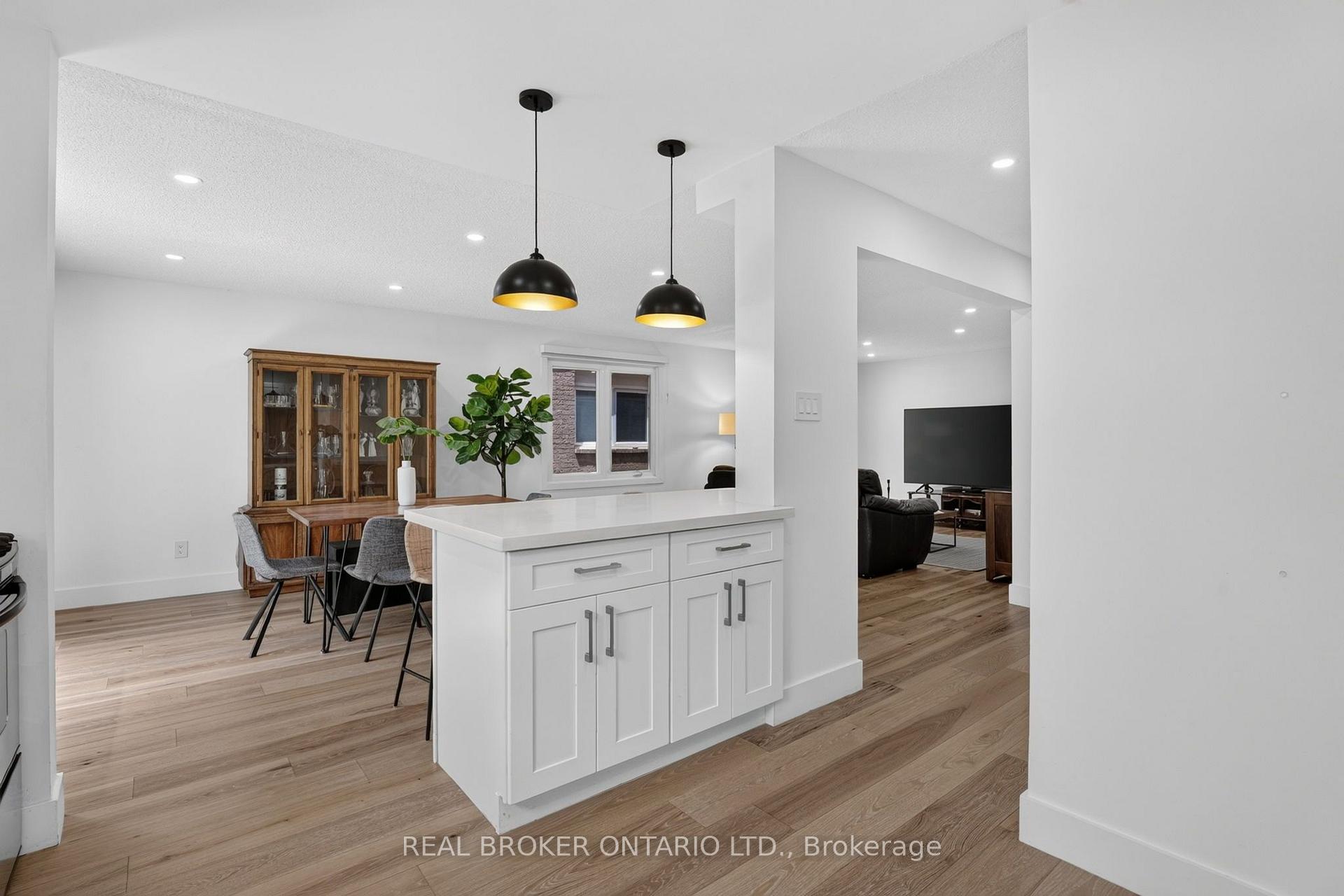 Photo 14 of 1491 Evenside Crescent, Mississauga, East Credit — HOMEH