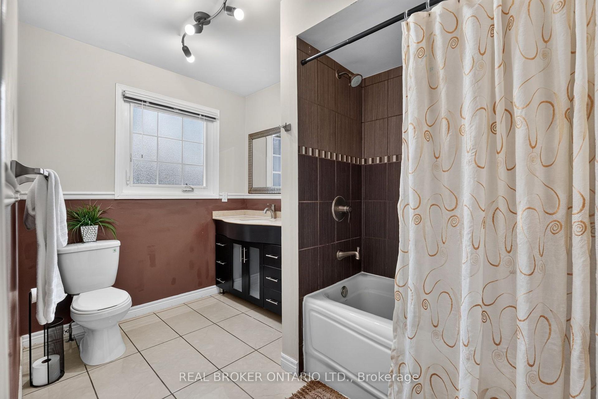 Photo 25 of 1491 Evenside Crescent, Mississauga, East Credit — HOMEH