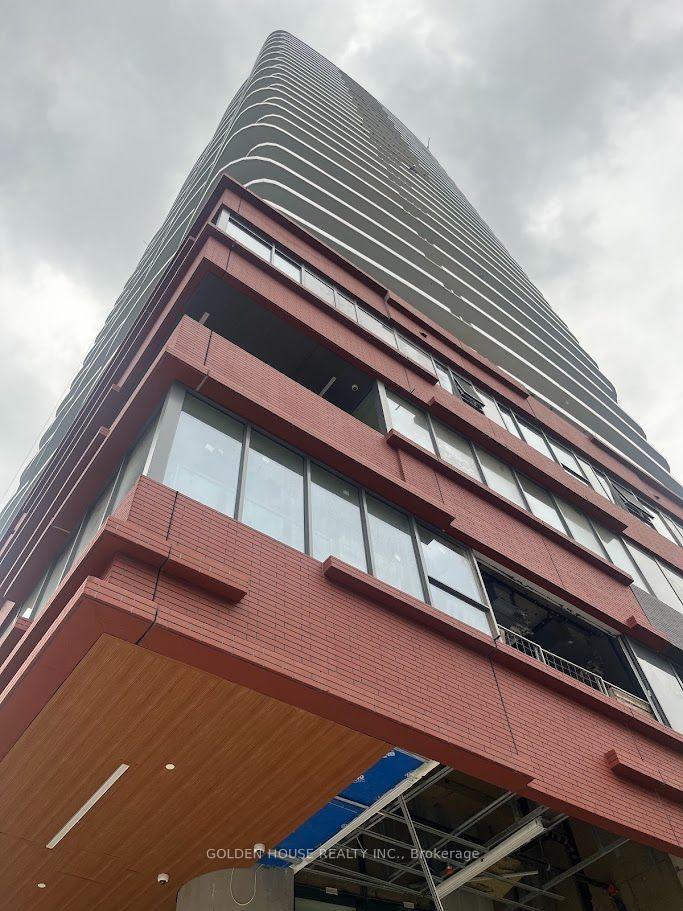 Front of Unit 605, 280 Dundas Street W