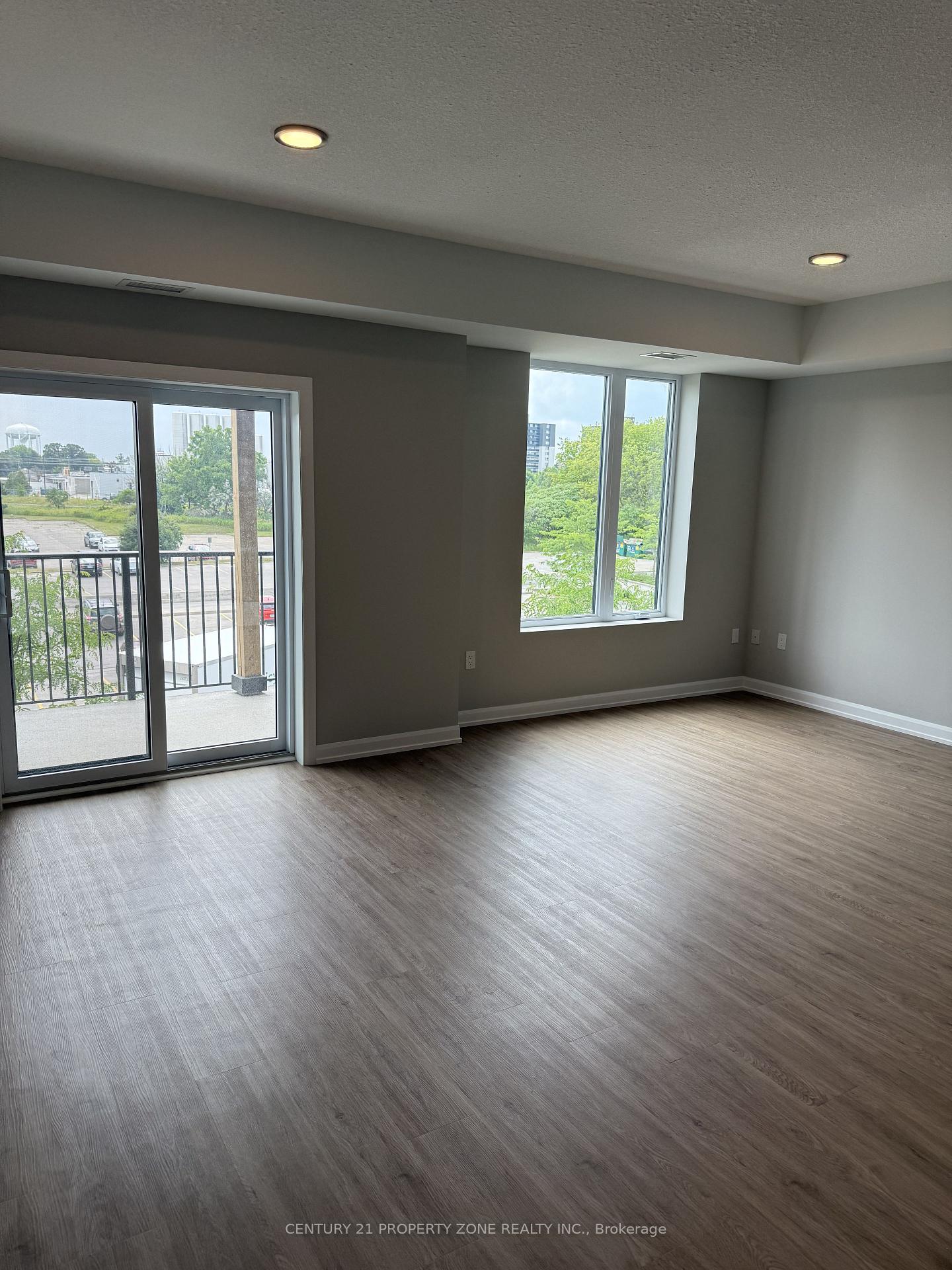 Photo 2 of Unit 105, 708 Woolwich Street, Guelph, Riverside Park — HOMEH