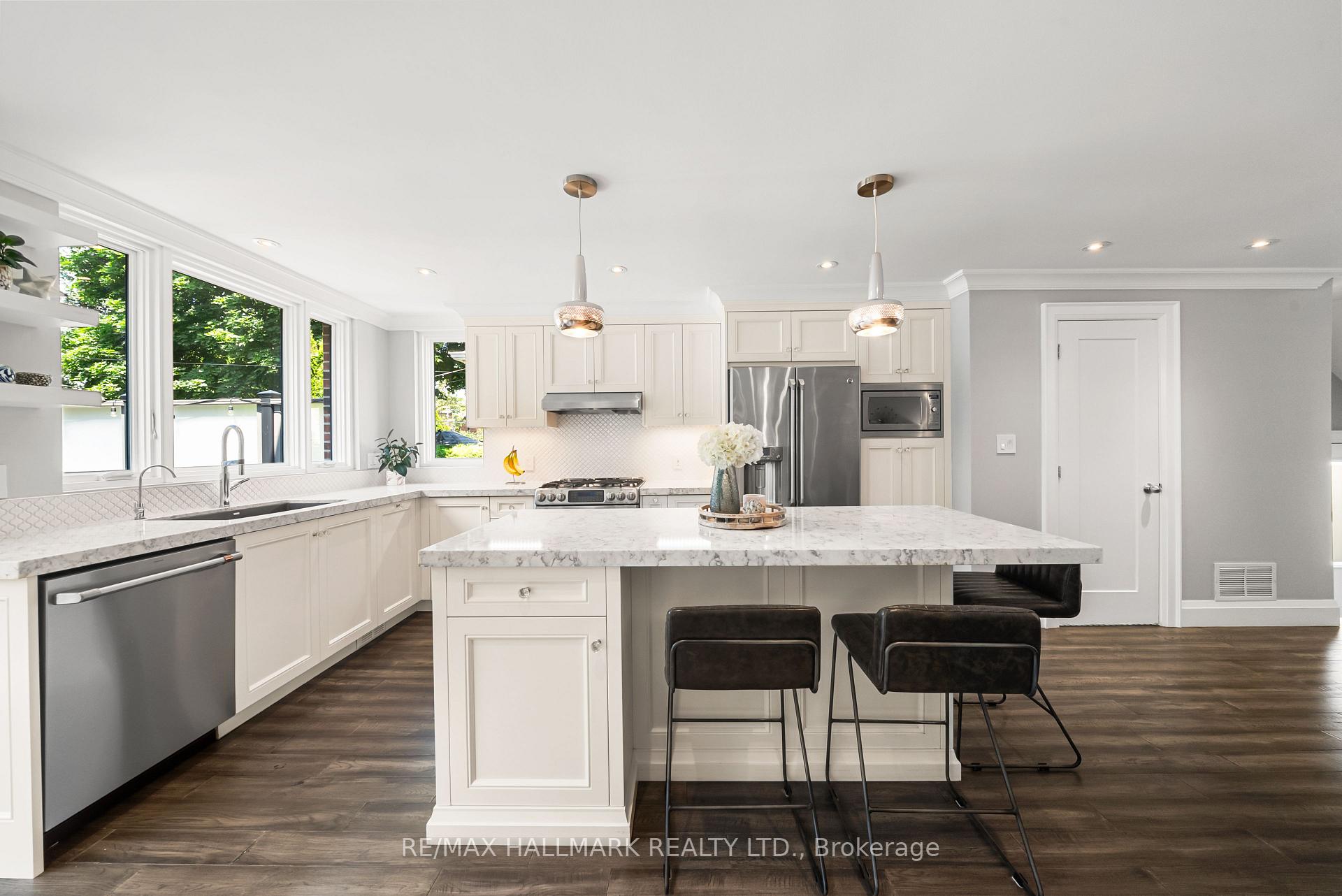 Photo 14 of 214 Divadale Drive, Toronto, Leaside — HOMEH