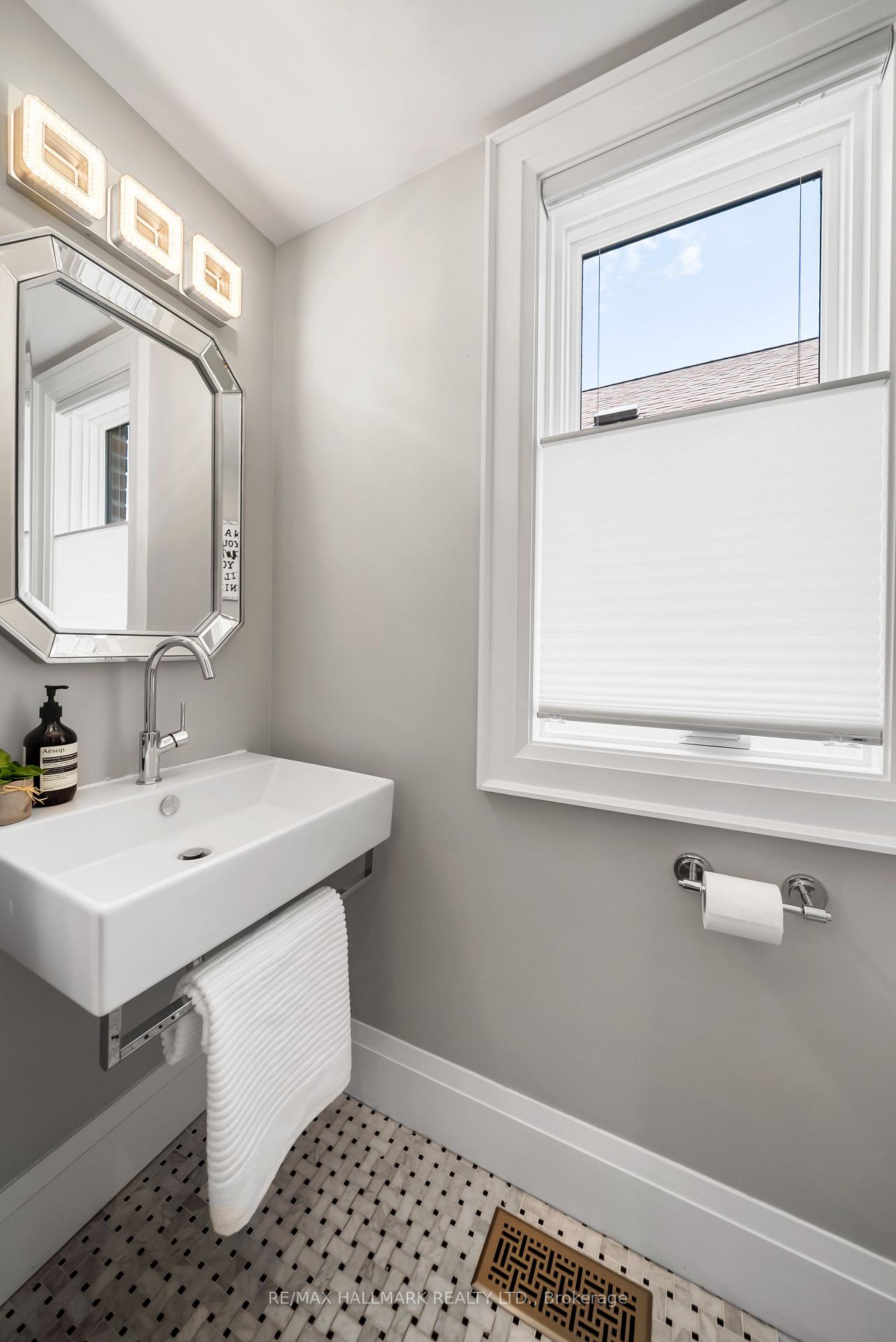 Photo 16 of 214 Divadale Drive, Toronto, Leaside — HOMEH