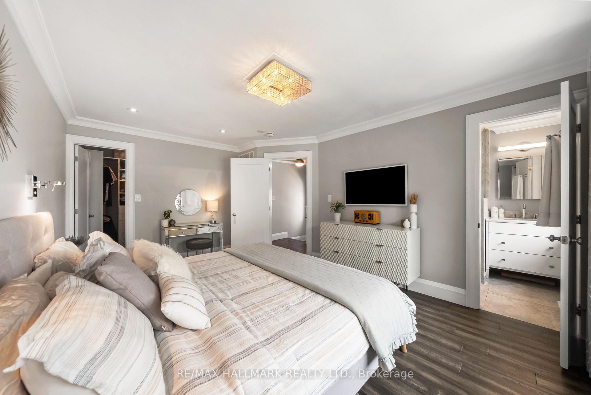 Photo 18 of 214 Divadale Drive, Toronto, Leaside — HOMEH