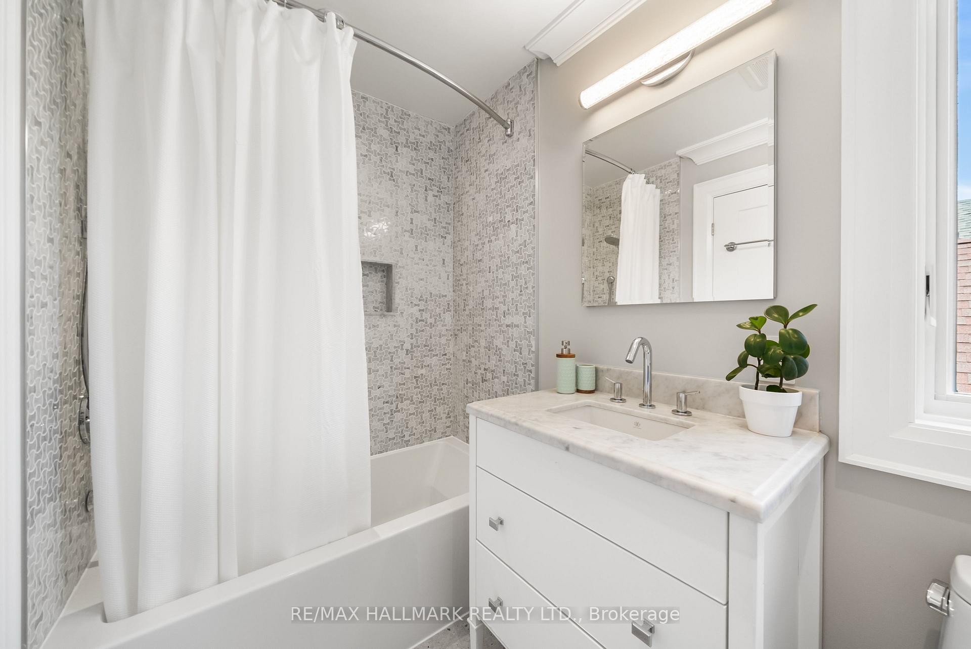Photo 25 of 214 Divadale Drive, Toronto, Leaside — HOMEH