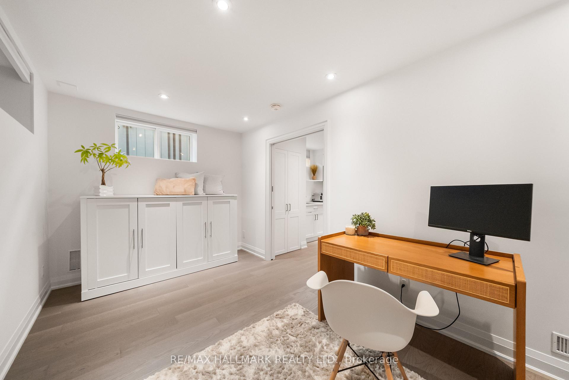 Photo 32 of 214 Divadale Drive, Toronto, Leaside — HOMEH