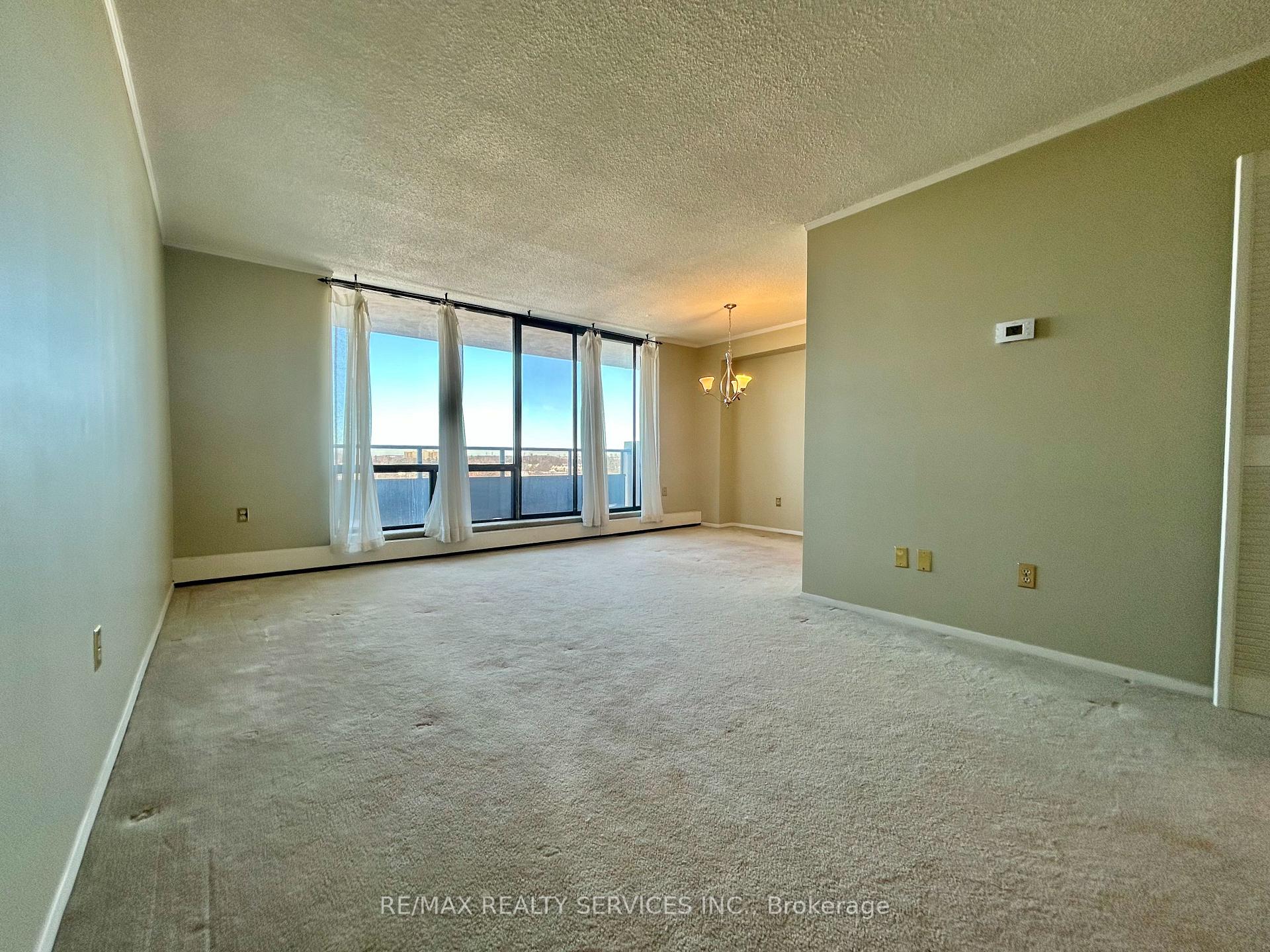 Front of Unit 701, 2929 Aquitaine Avenue