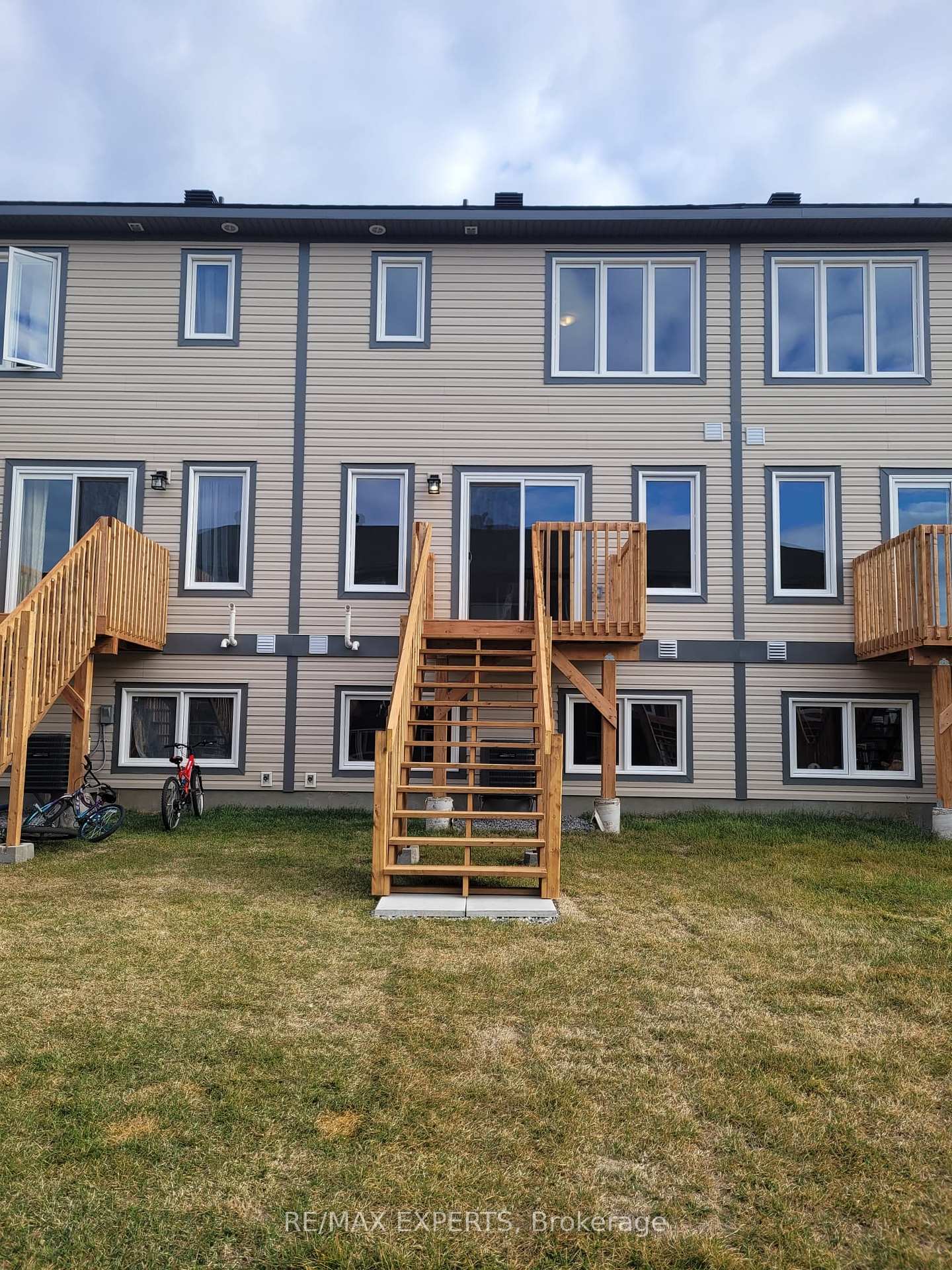 Photo 16 of 95 Whitcomb Crescent E, Smiths Falls, Smiths Falls — HOMEH