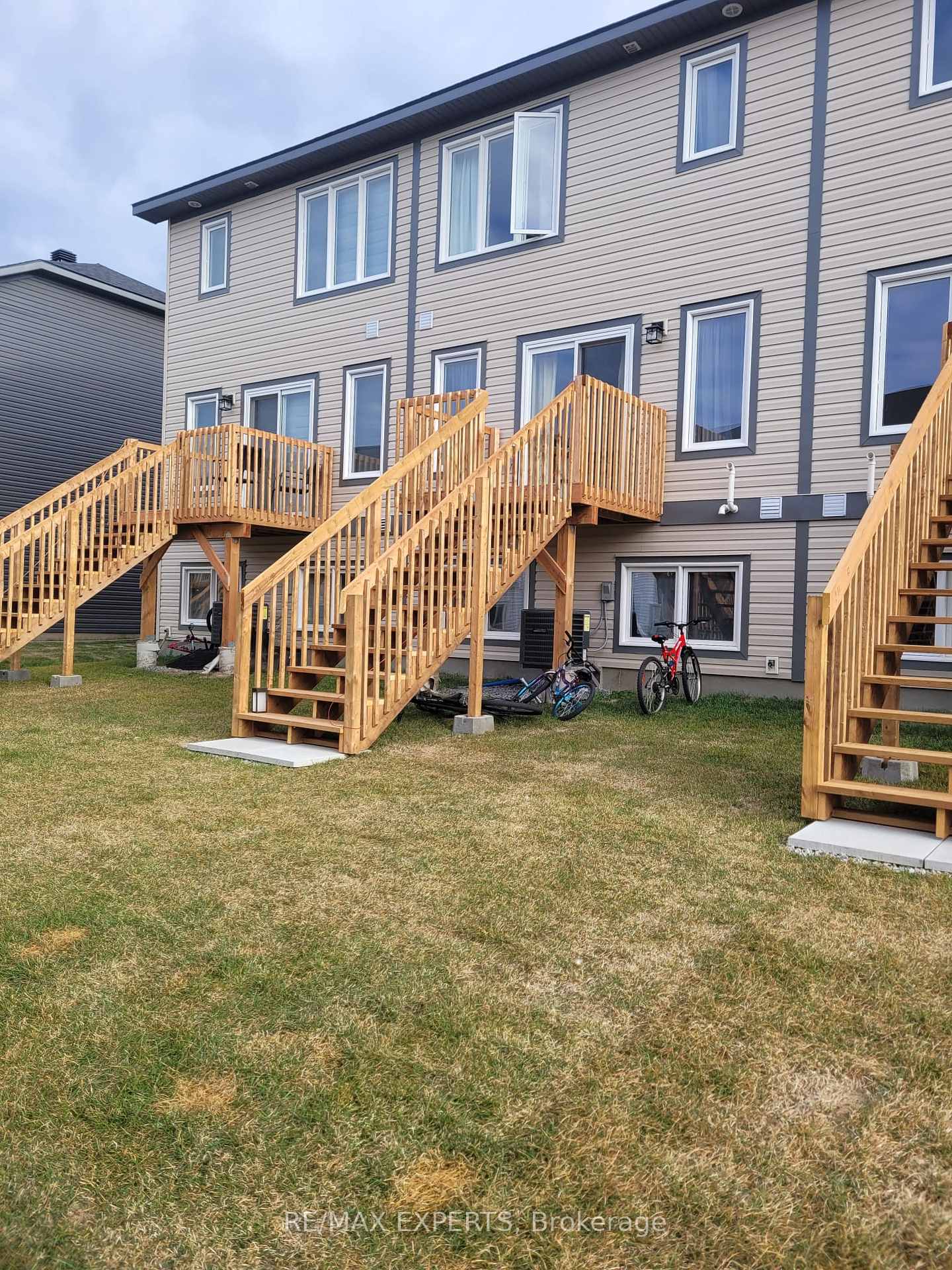 Photo 17 of 95 Whitcomb Crescent E, Smiths Falls, Smiths Falls — HOMEH