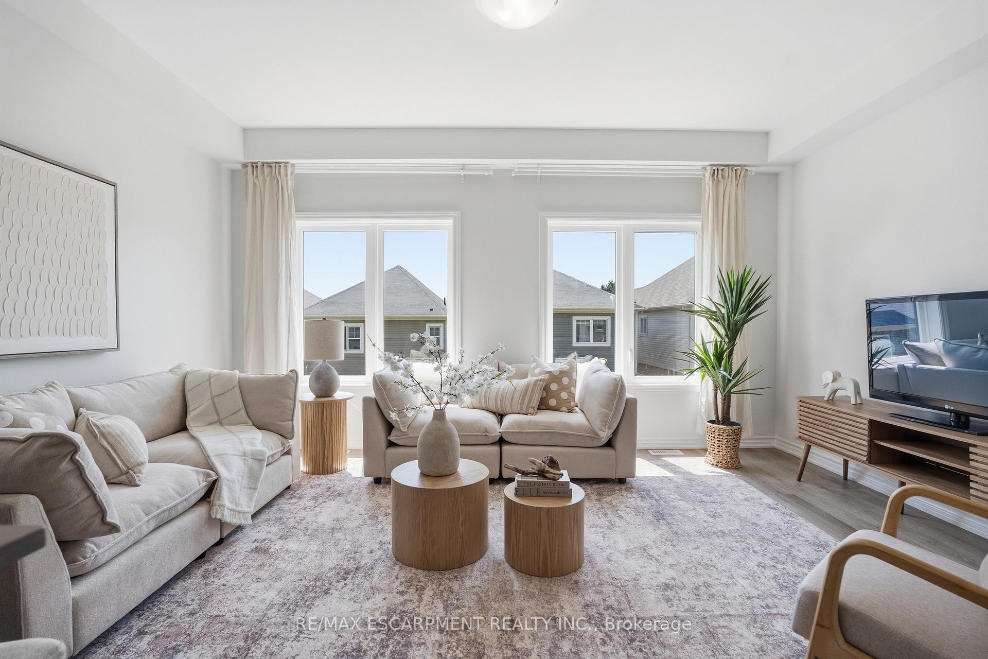 Photo 5 of Unit 5, 124 Compass Trail, Cambridge, Silver Heights — HOMEH